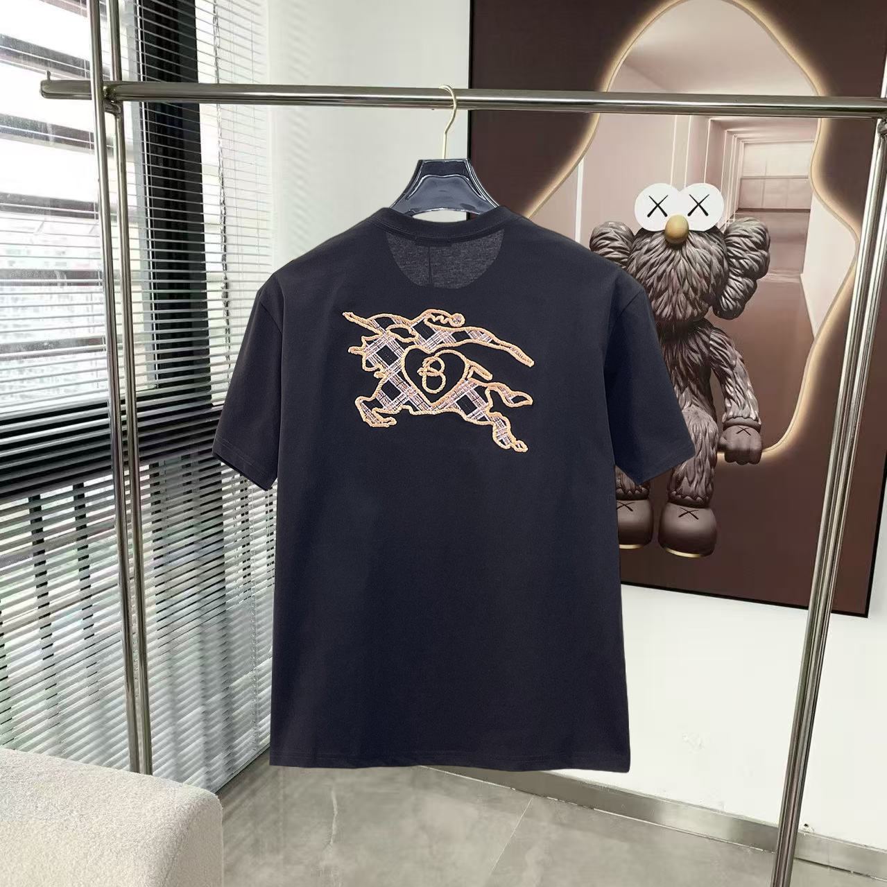 『M-3XL』新入荷  ラグジュアリーなファッションTシャツ、カジュアルな普段使いにぴったりの半袖Tシャツ