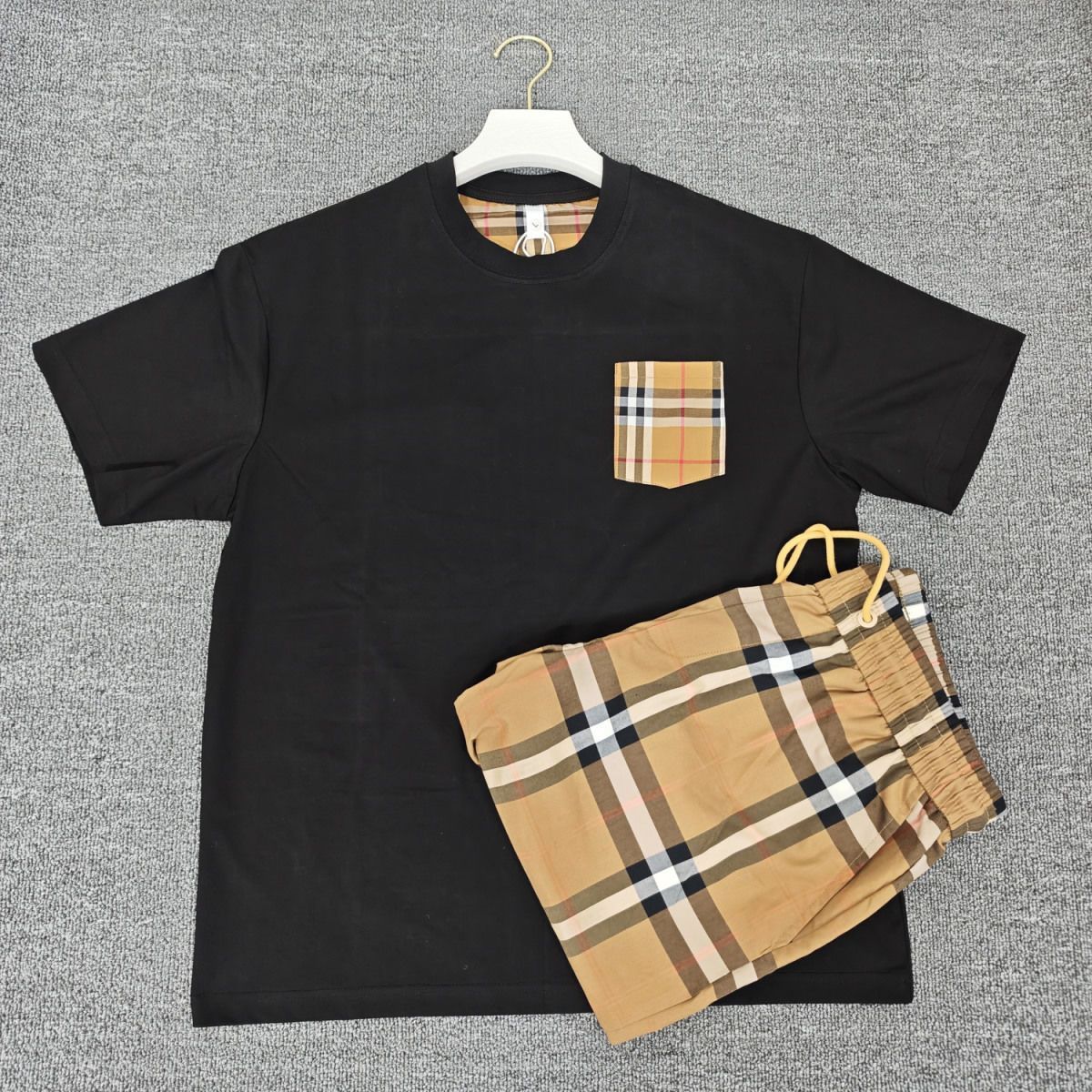 『M-3XL』トレンディなカジュアルツーピースセット プリントパッチワークの半袖Tシャツとショートパンツのセット