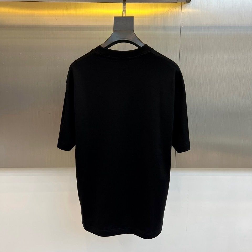 『M-3XL』トレンディで高級感のあるファッションTシャツ ユニセックスの半袖