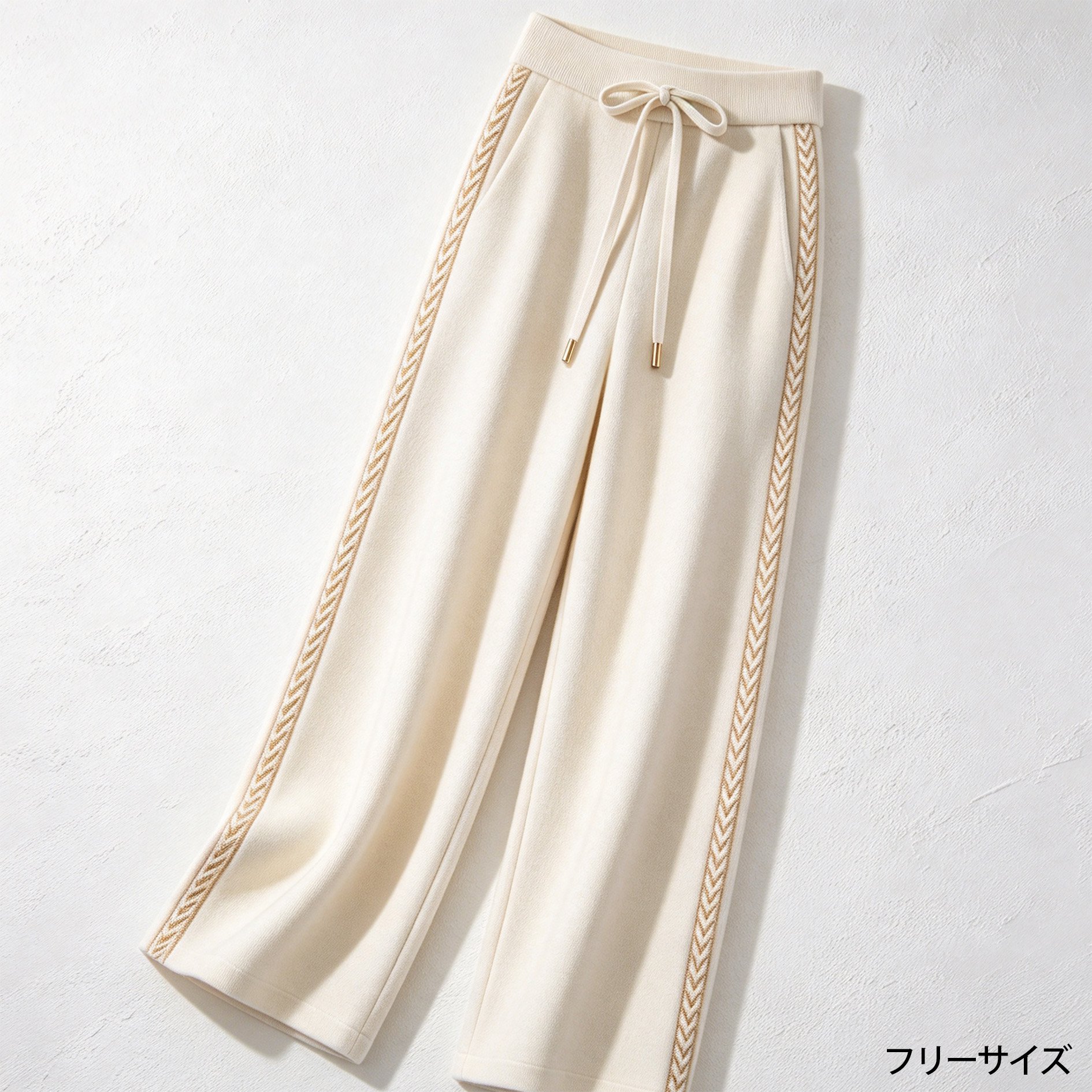 ニット素材を使用したワイドパンツ
