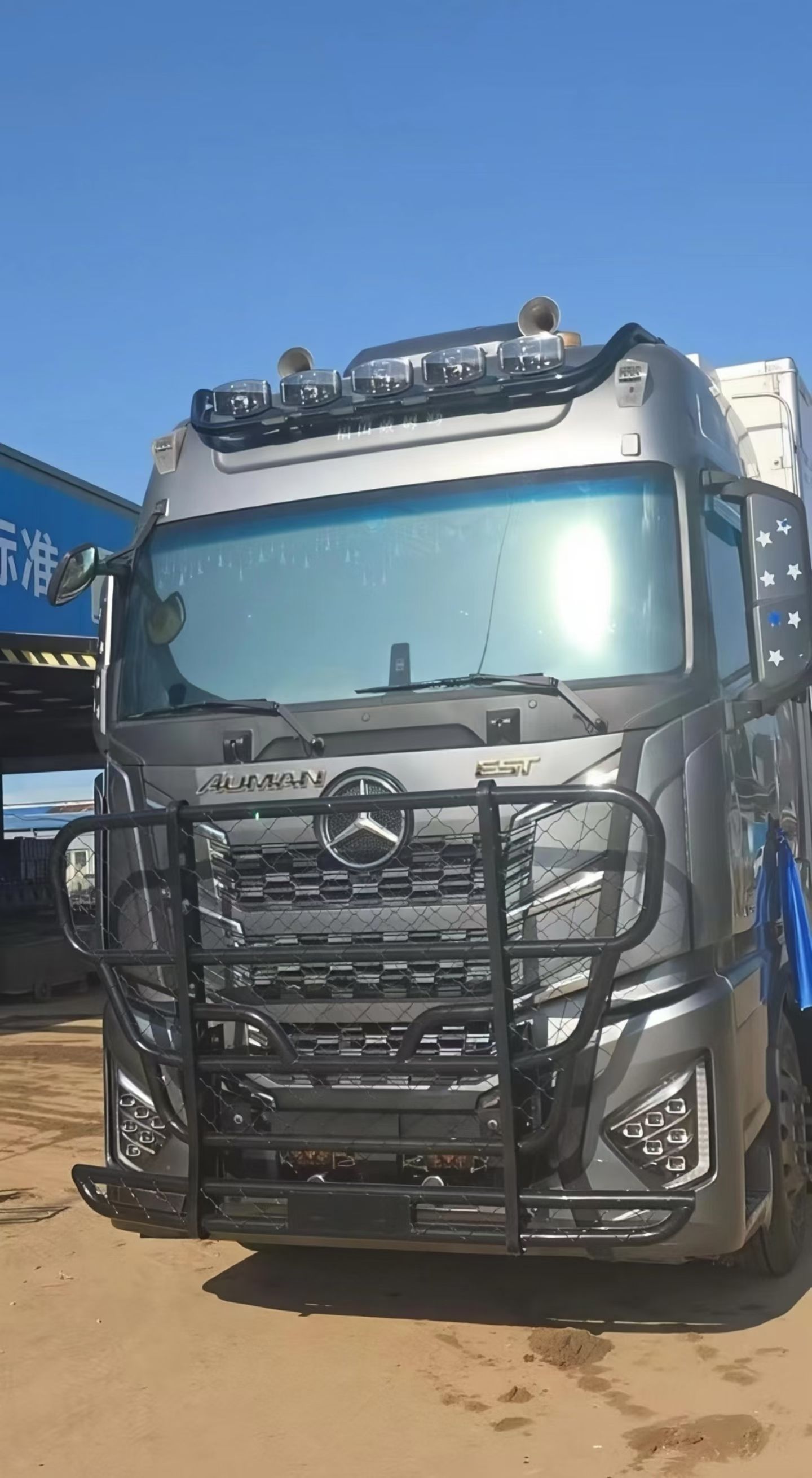 Heavy-Duty Stainless Steel Front Bumper Bull Bar Guard for Mercedes-Benz Truck, Multiple Colors