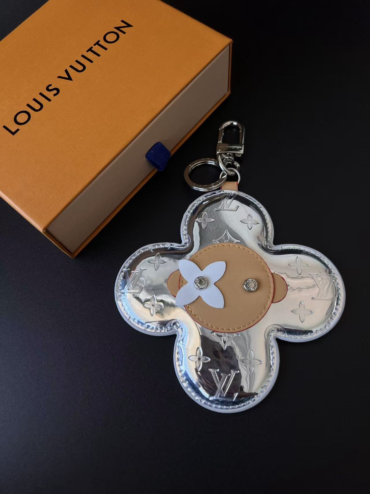 【LV旗艦店】ルイヴィトン LV バッグチャーム 鞄アクセサリー 上品 レディース おしゃれ カバン飾り
