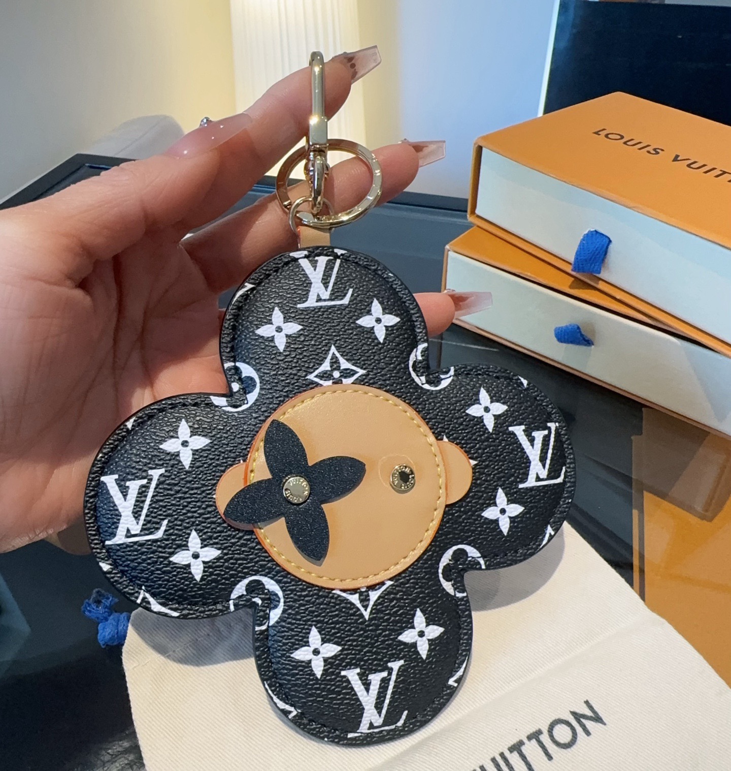 【LV旗艦店】ルイヴィトン LV バッグチャーム 鞄アクセサリー 上品 レディース おしゃれ カバン飾り