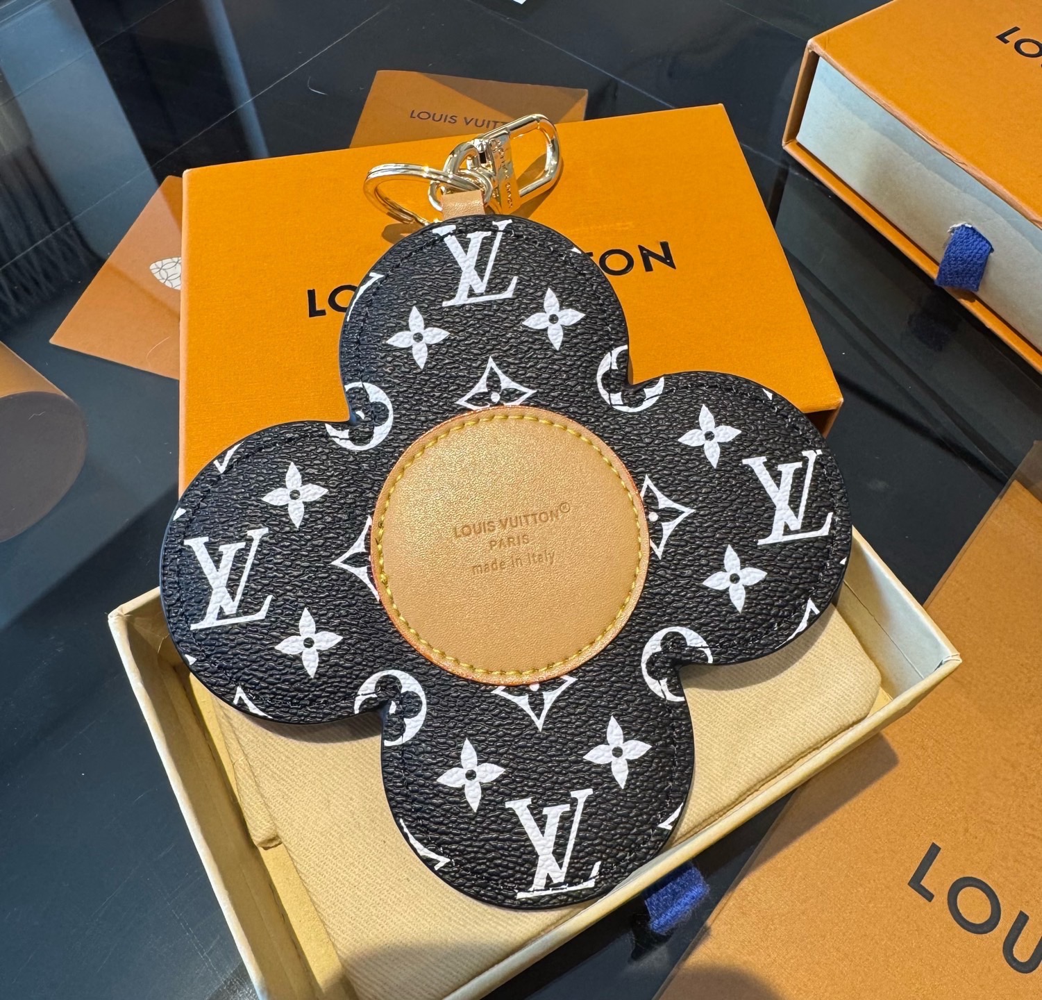 【LV旗艦店】ルイヴィトン LV バッグチャーム 鞄アクセサリー 上品 レディース おしゃれ カバン飾り
