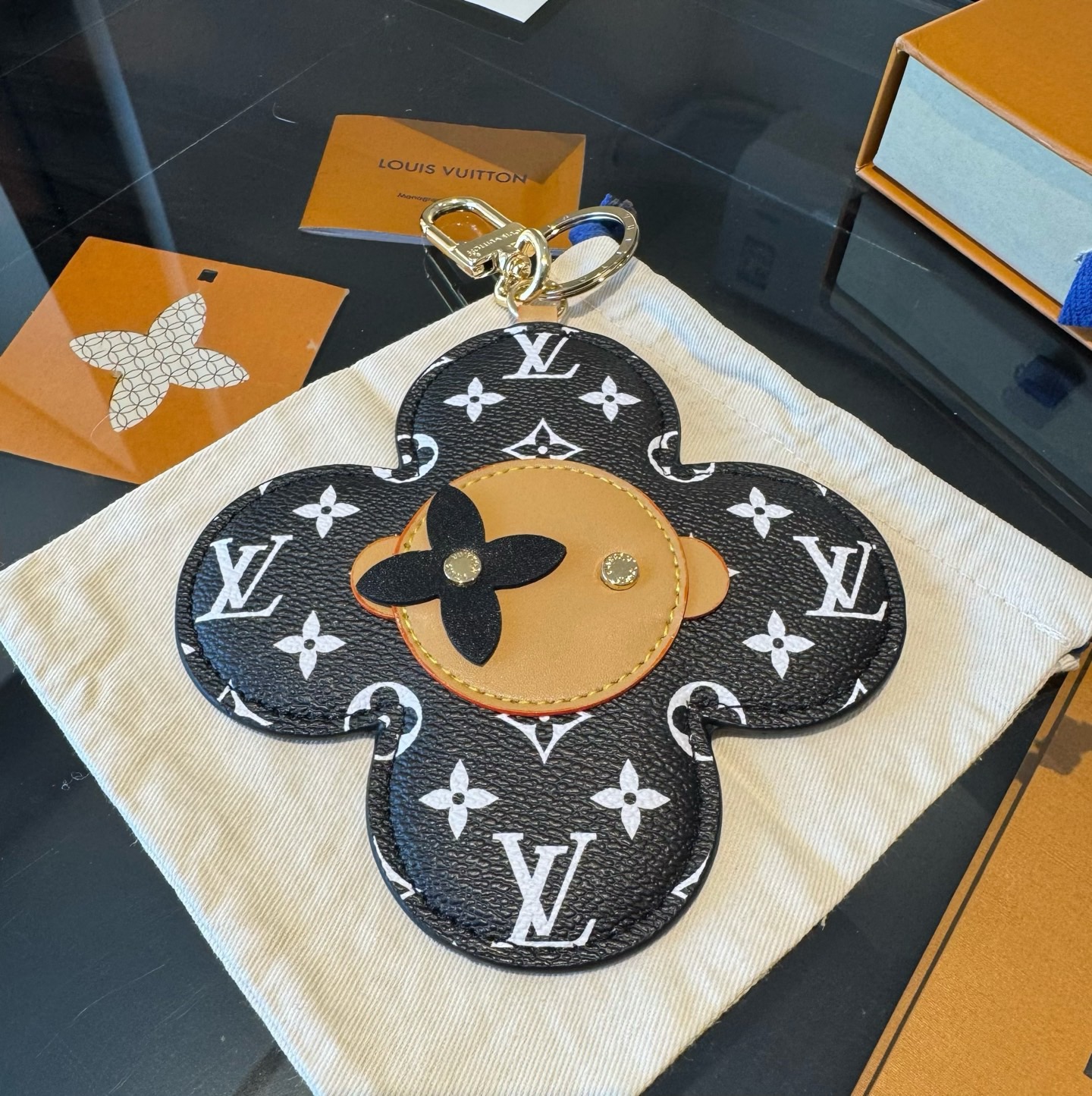 【LV旗艦店】ルイヴィトン LV バッグチャーム 鞄アクセサリー 上品 レディース おしゃれ カバン飾り