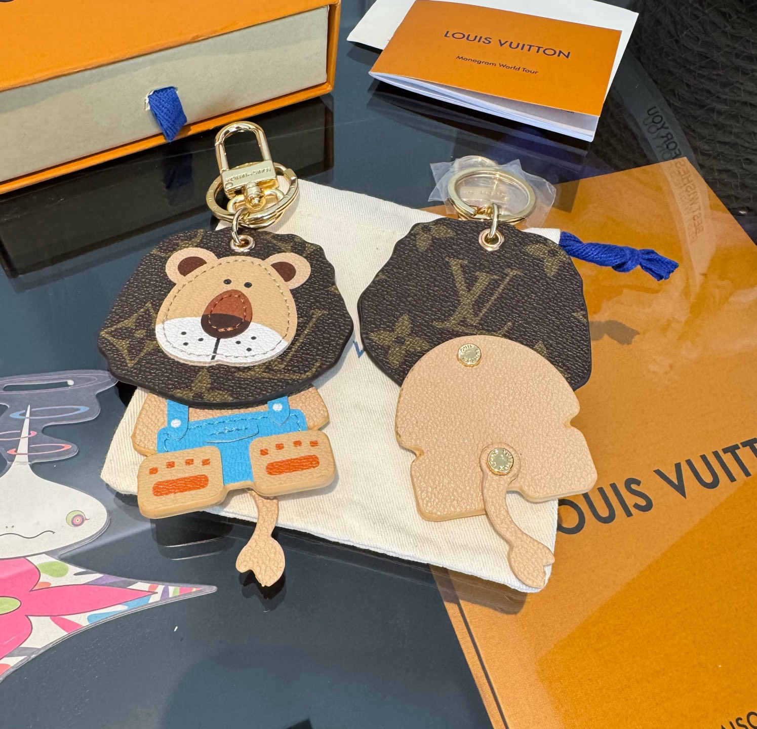 【LV旗艦店】ルイ・ヴィトン 子ライオンレザーバッグチャーム・キーホルダー