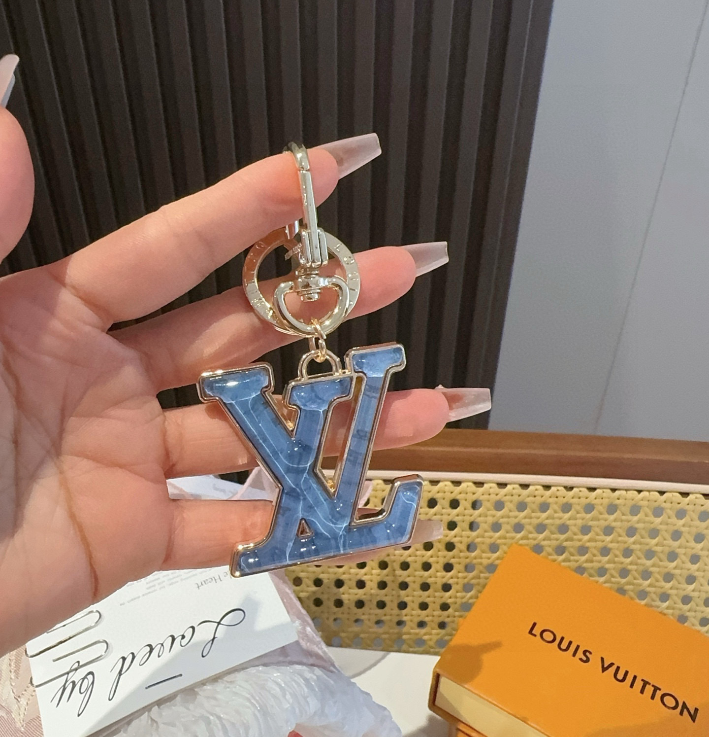 【LV旗艦店】ルイ・ヴィトン LV‑Initials ブルーマーブル柄 キーホルダー・バッグチャーム