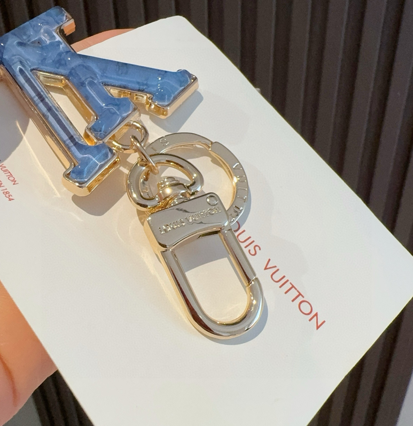 【LV旗艦店】ルイ・ヴィトン LV‑Initials ブルーマーブル柄 キーホルダー・バッグチャーム