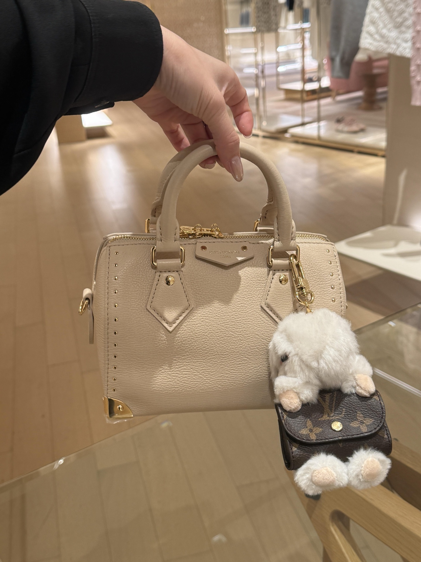 【LV旗艦店】ルイ・ヴィトン LV キュートバニー バニー イヤホンバッグチャーム M03230