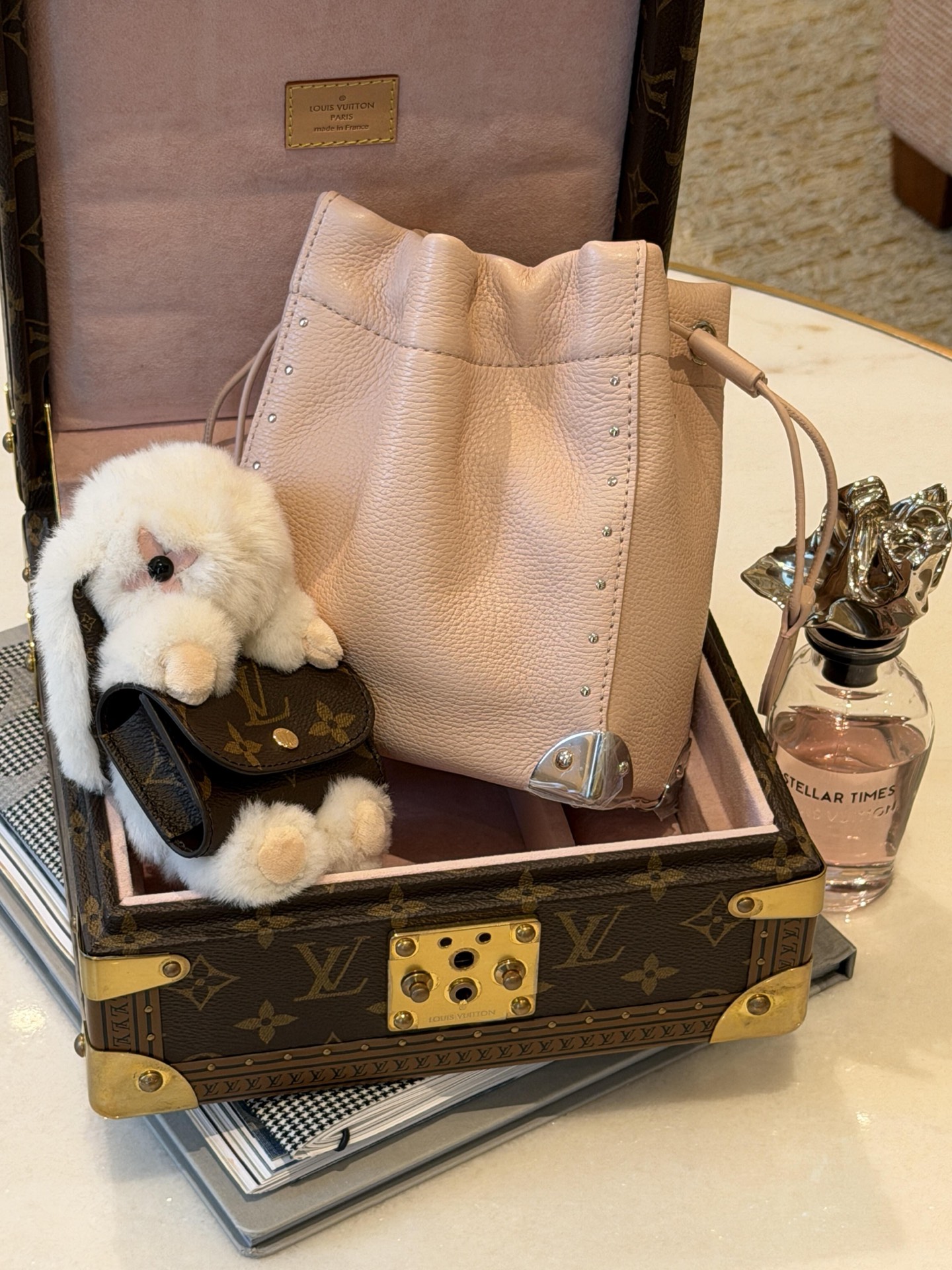 【LV旗艦店】ルイ・ヴィトン LV キュートバニー バニー イヤホンバッグチャーム M03230