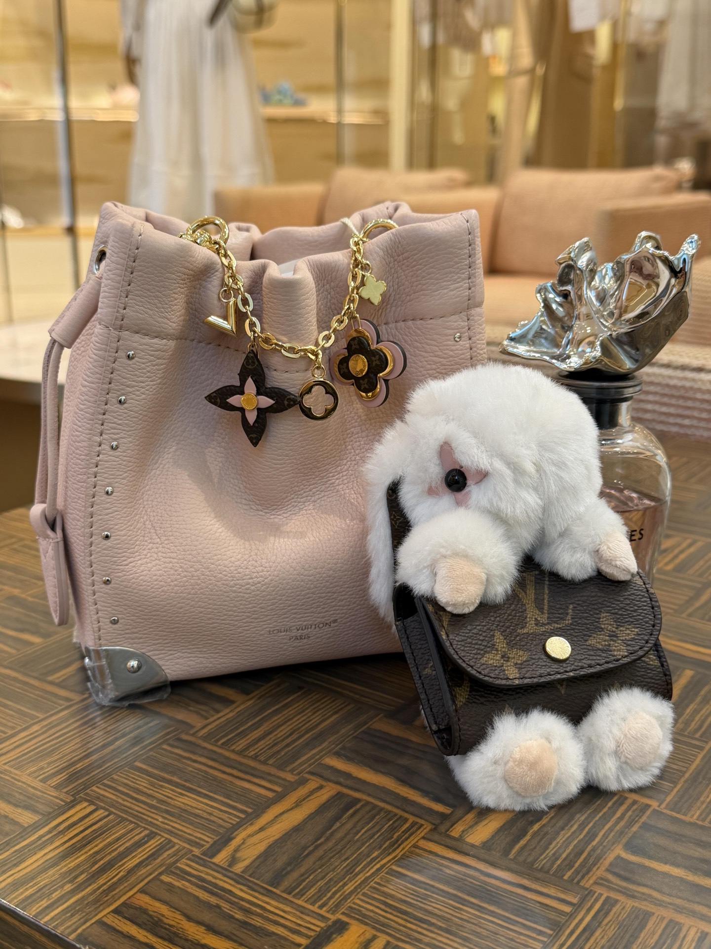 【LV旗艦店】ルイ・ヴィトン LV キュートバニー バニー イヤホンバッグチャーム M03230