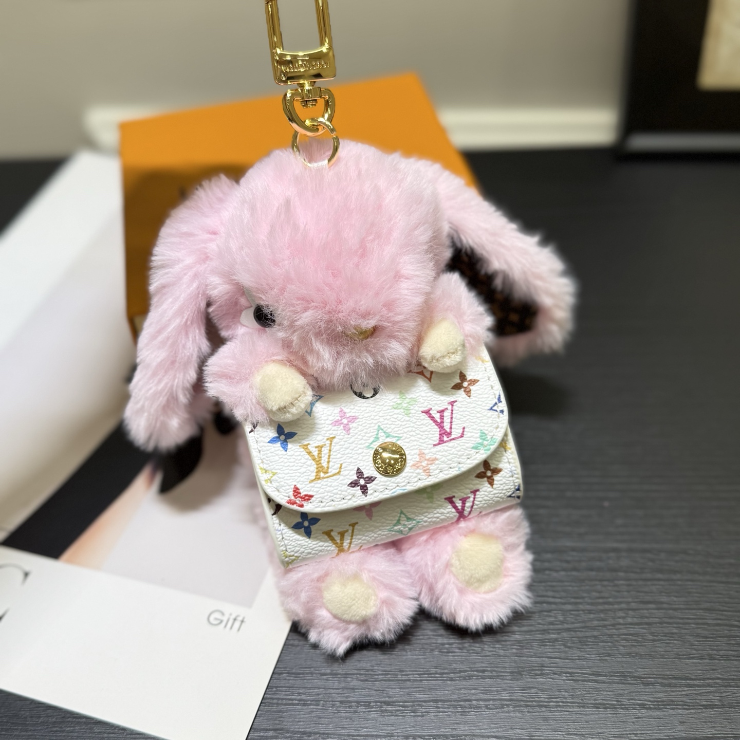 【LV旗艦店】ルイ・ヴィトン LV キュートバニー バニー イヤホンバッグチャーム M03230