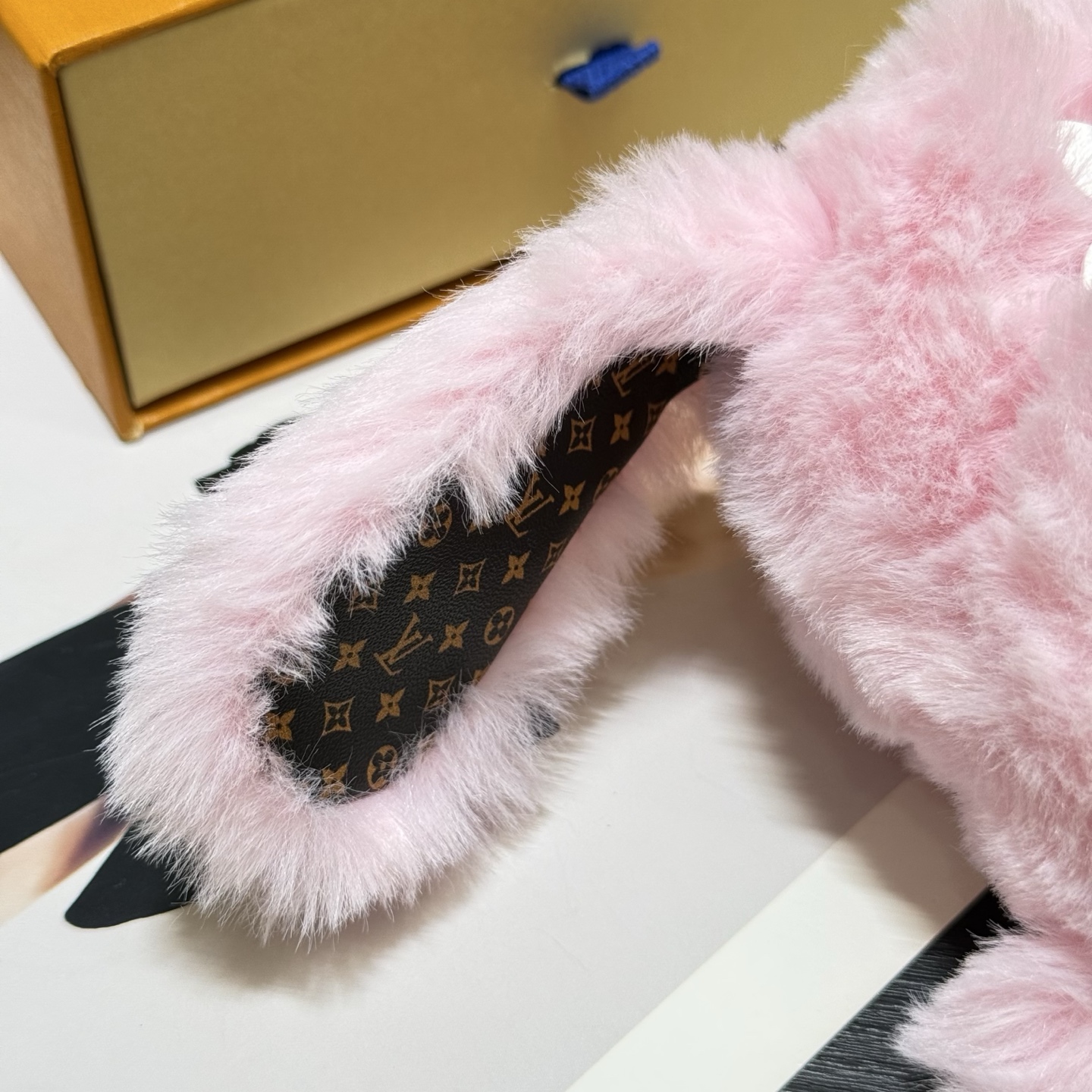 【LV旗艦店】ルイ・ヴィトン LV キュートバニー バニー イヤホンバッグチャーム M03230