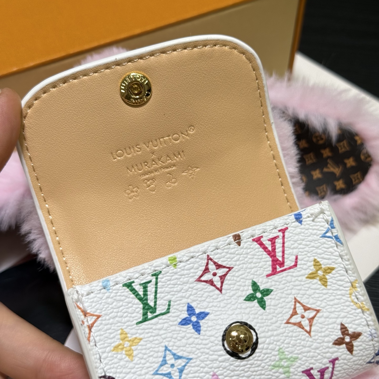 【LV旗艦店】ルイ・ヴィトン LV キュートバニー バニー イヤホンバッグチャーム M03230