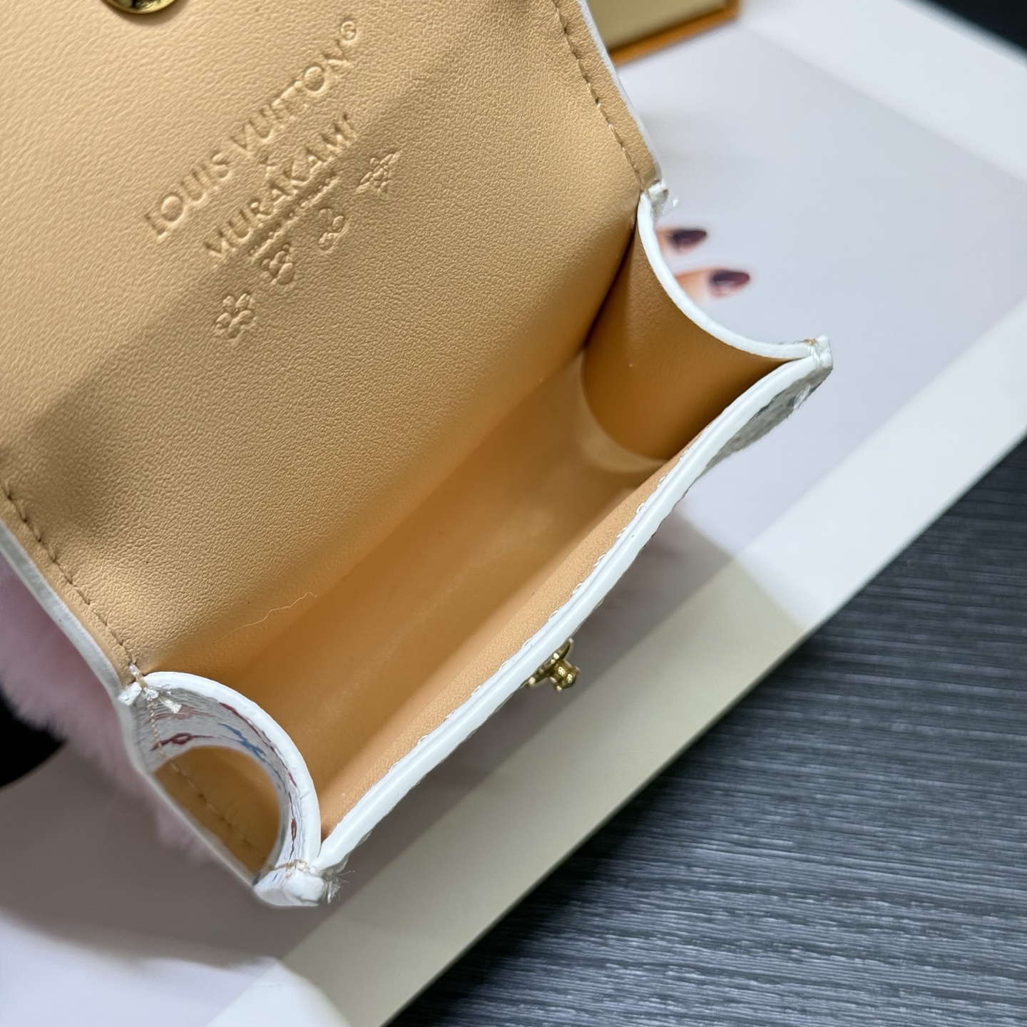 【LV旗艦店】ルイ・ヴィトン LV キュートバニー バニー イヤホンバッグチャーム M03230