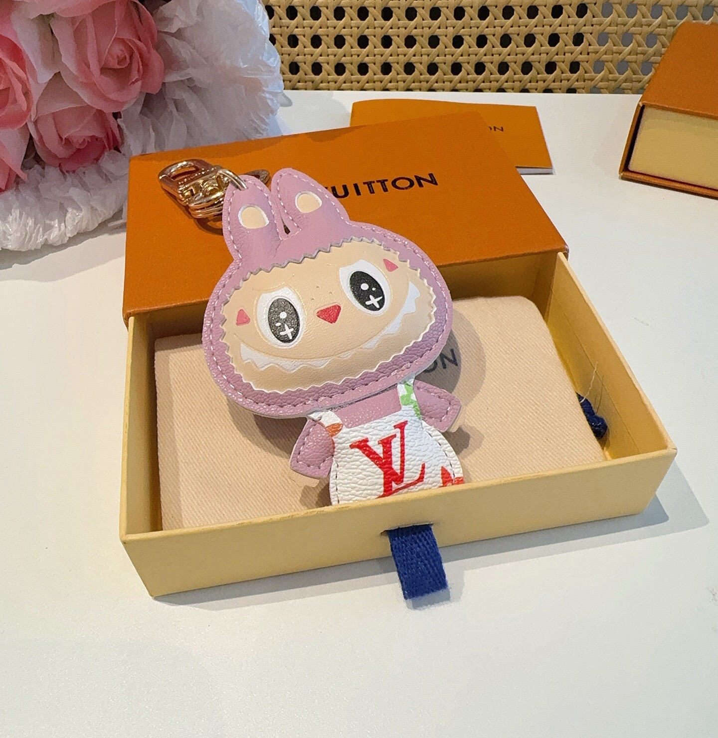 【LV旗艦店】ルイ・ヴィトンのファブリックキーホルダー／ドールキーホルダー／バッグチャーム