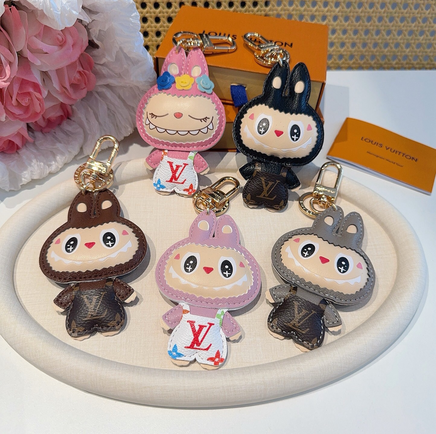 【LV旗艦店】ルイ・ヴィトンのファブリックキーホルダー／ドールキーホルダー／バッグチャーム