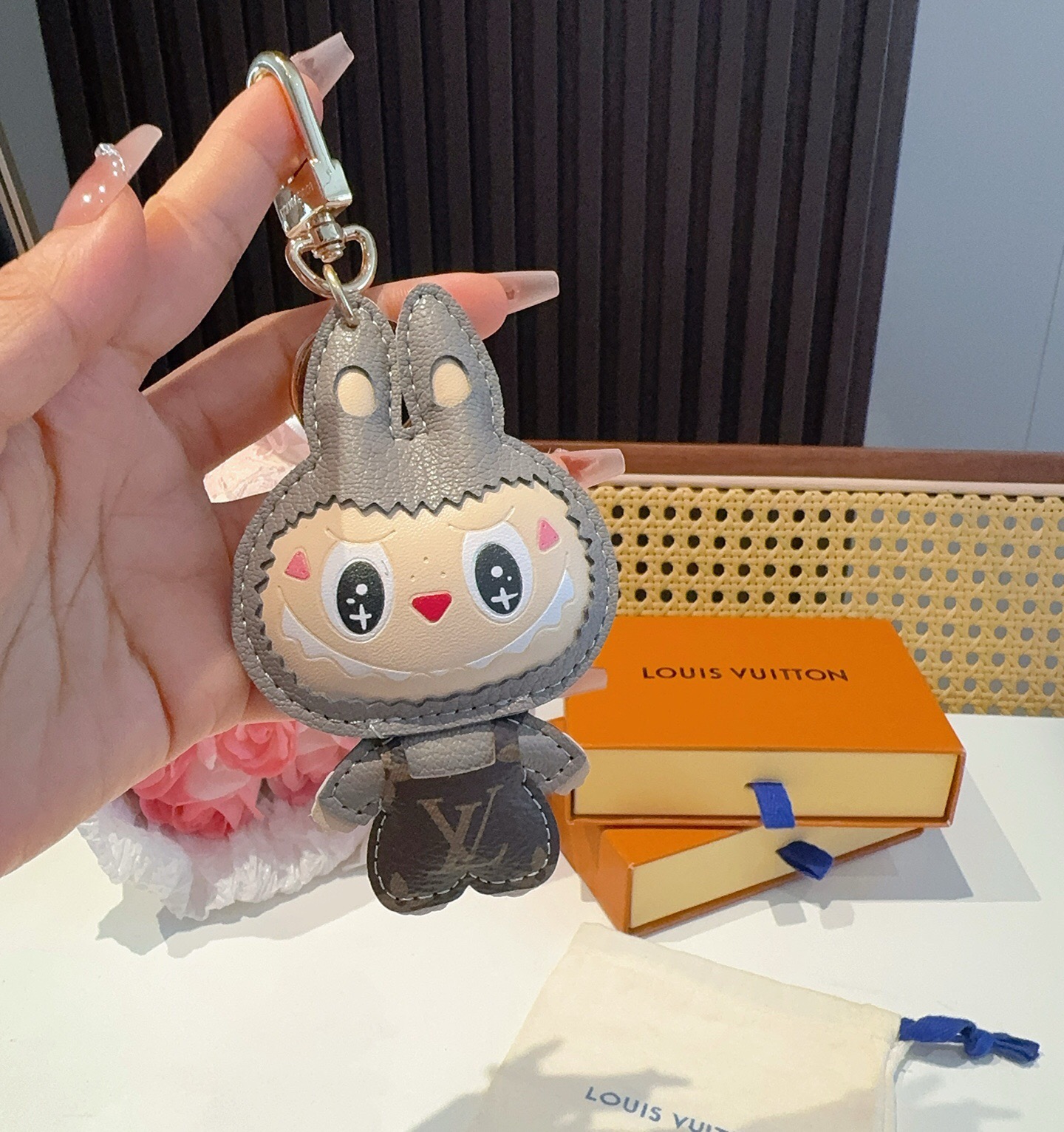 【LV旗艦店】ルイ・ヴィトンのファブリックキーホルダー／ドールキーホルダー／バッグチャーム