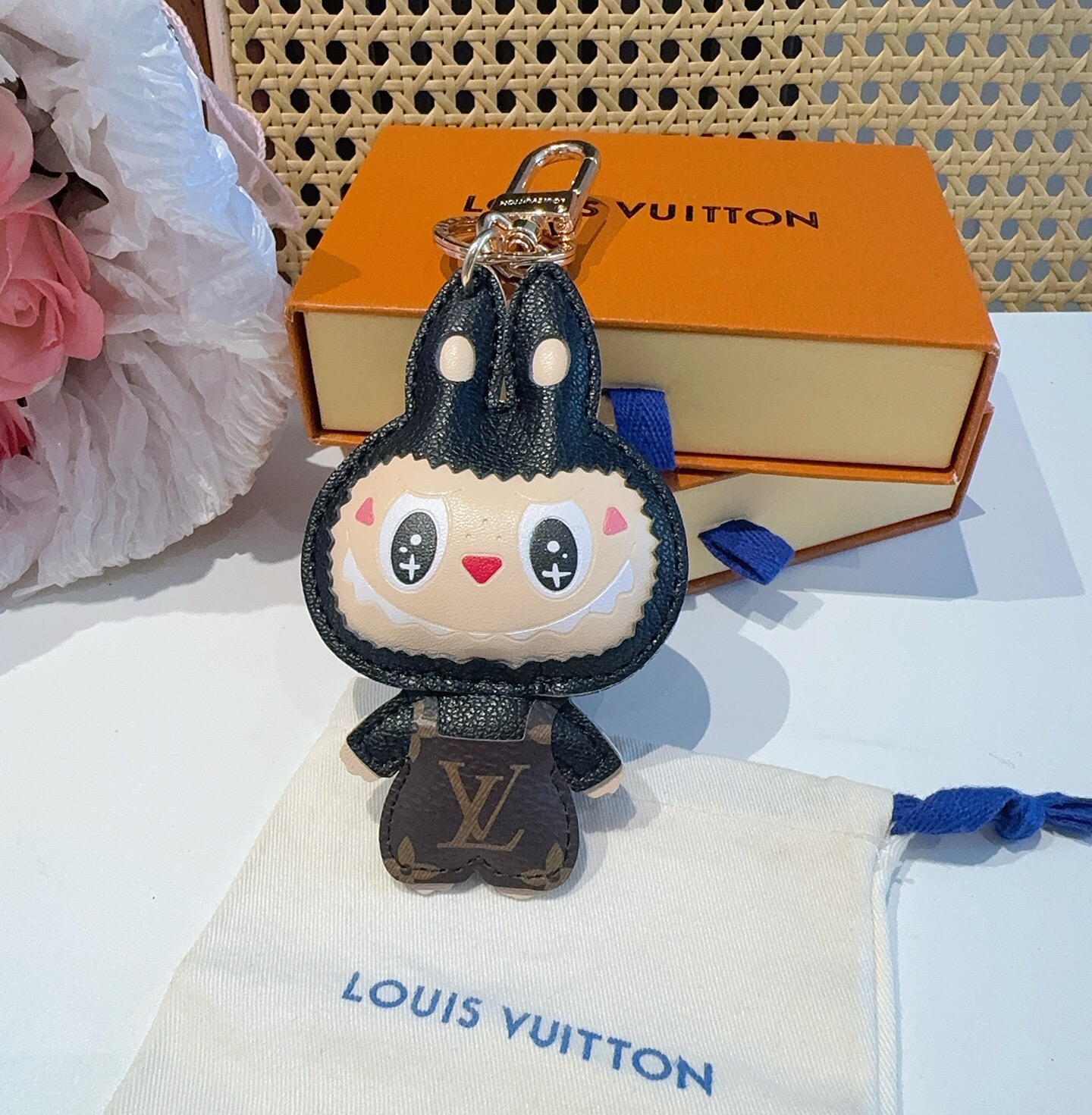 【LV旗艦店】ルイ・ヴィトンのファブリックキーホルダー／ドールキーホルダー／バッグチャーム