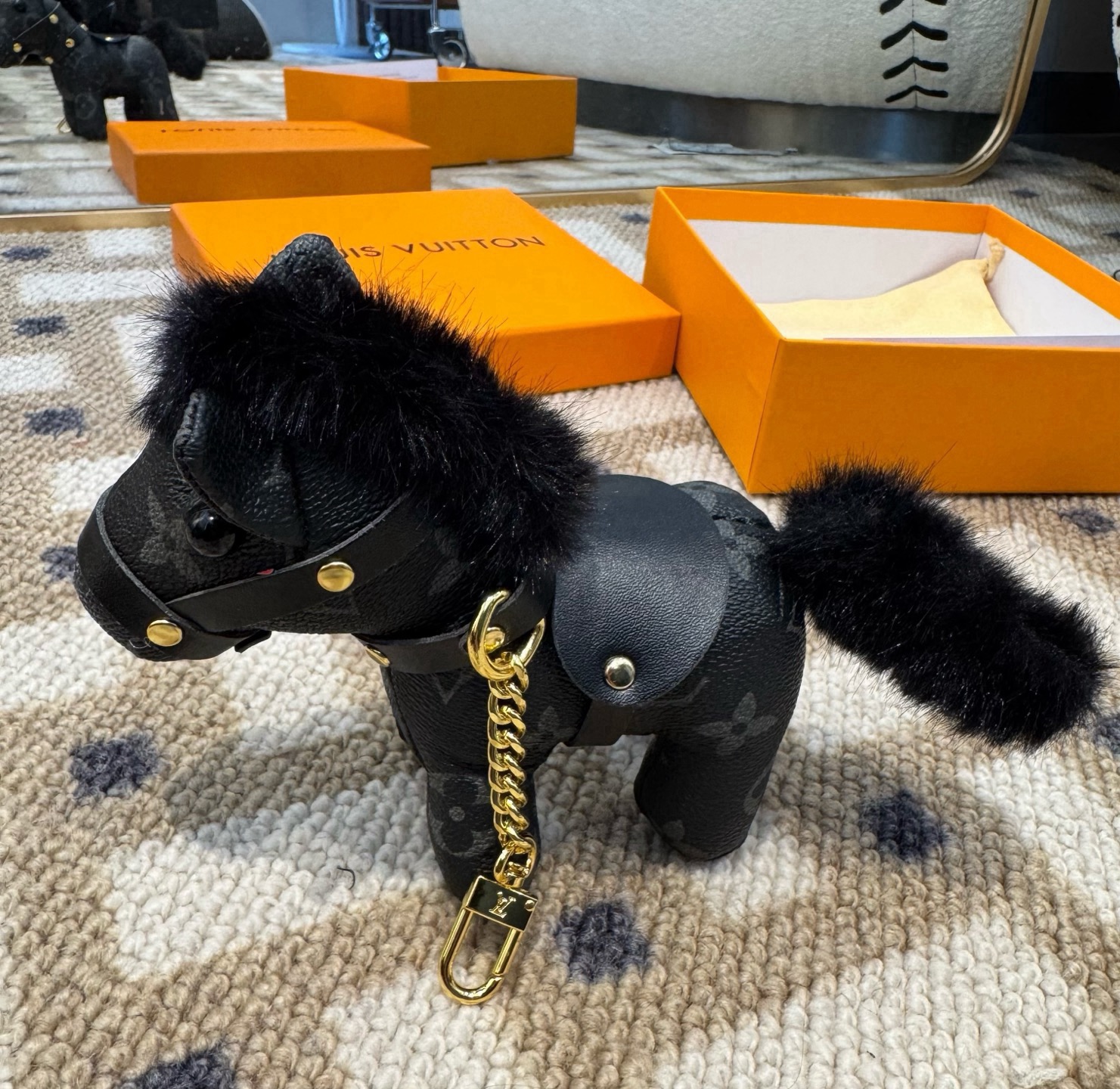 【LV旗艦店】ルイ・ヴィトン モノグラム キーチェーン バッグチャーム、早くお金持ちになれますように」ポニーペンダント