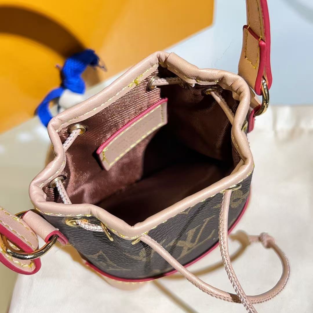 【LV旗艦店】Louis Vuitton（ルイ・ヴィトン）モノグラム柄 ミニバケットバッグ ピンクハンドル 巾着型 レディース ハンドバッグ