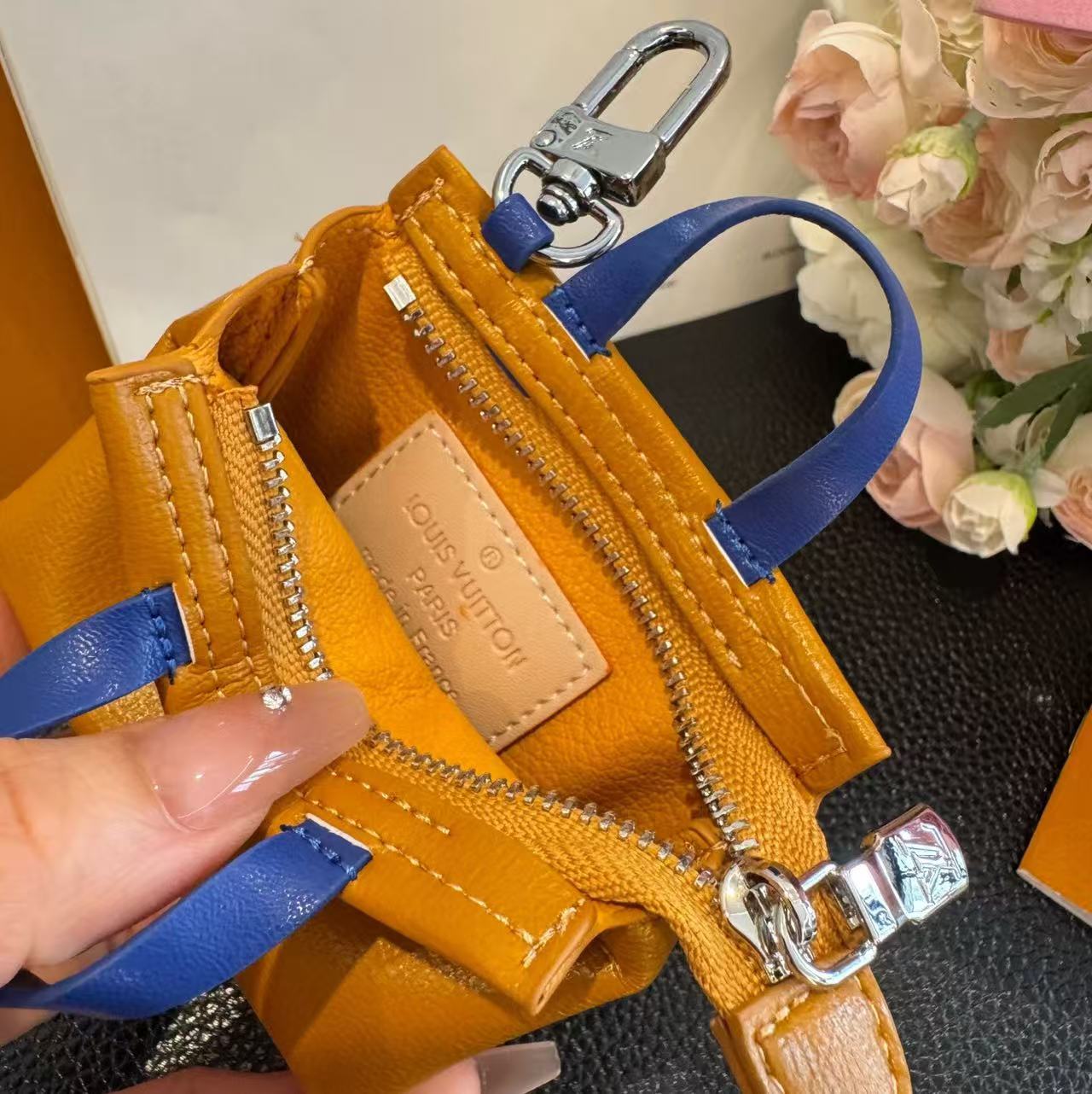 【LV旗艦店】Louis Vuitton（ルイ・ヴィトン）ミニバッグ イエロー×ブルー ハンドバッグ バッグチャーム キーホルダー付き