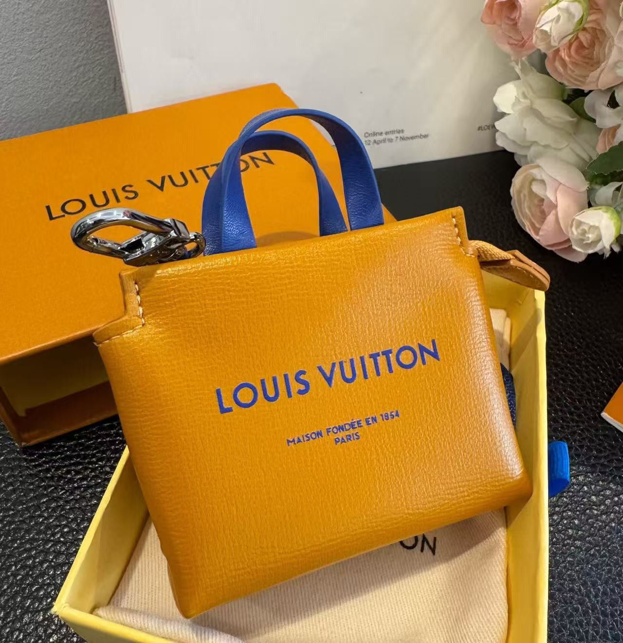 【LV旗艦店】Louis Vuitton（ルイ・ヴィトン）ミニバッグ イエロー×ブルー ハンドバッグ バッグチャーム キーホルダー付き