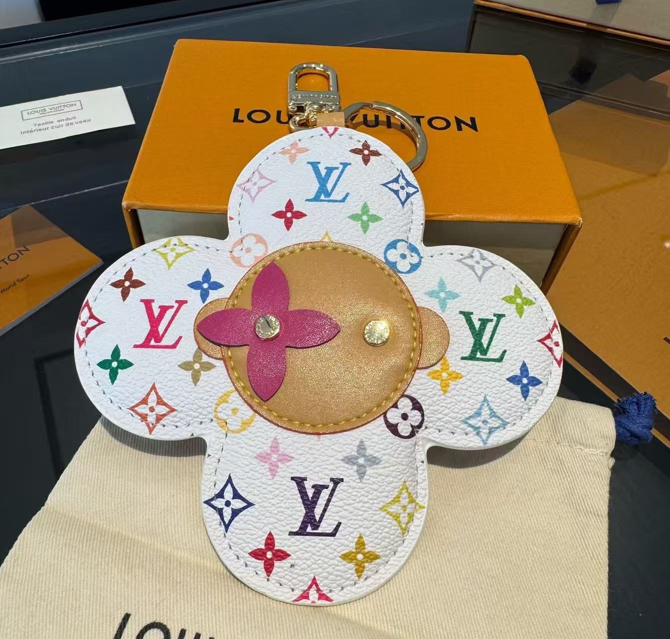 【LV旗艦店】ルイヴィトン LV バッグチャーム 鞄アクセサリー 上品 レディース おしゃれ カバン飾り