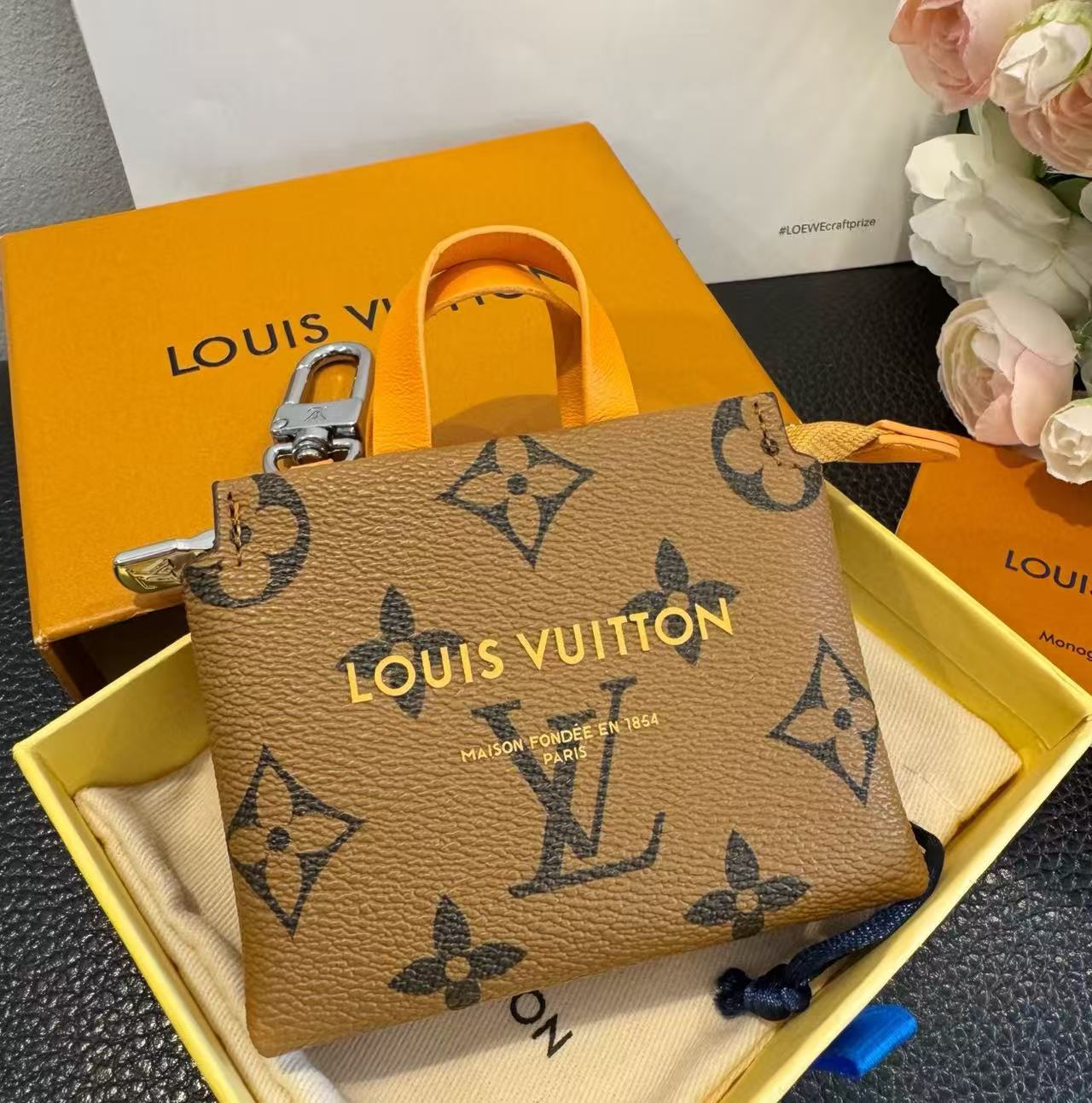 【LV旗艦店】Louis Vuitton（ルイ・ヴィトン）ミニバッグ イエロー×ブルー ハンドバッグ バッグチャーム キーホルダー付き