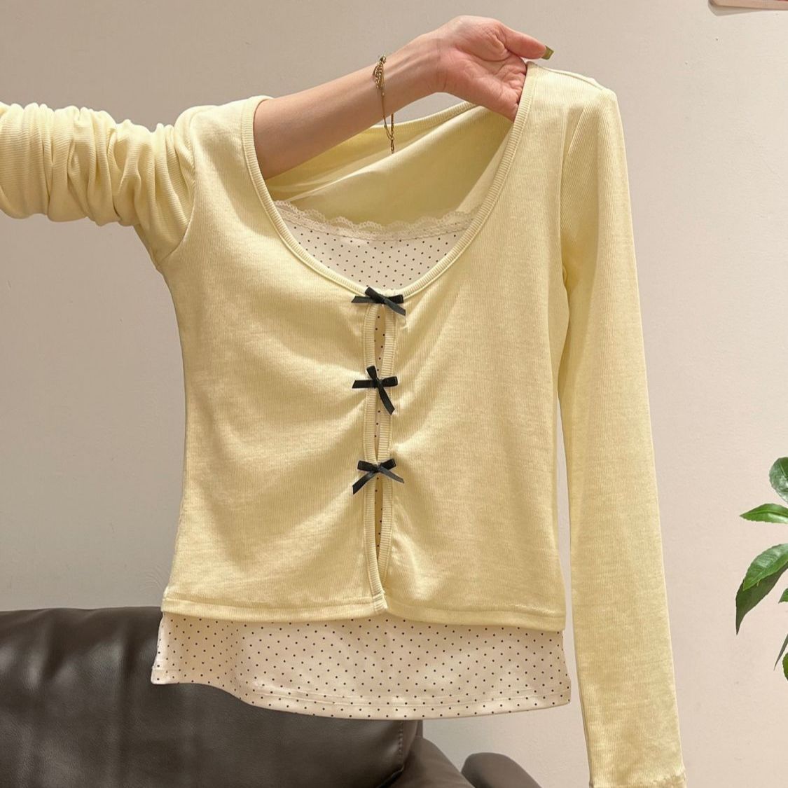 リボン付きレースレイヤード風長袖Tシャツ