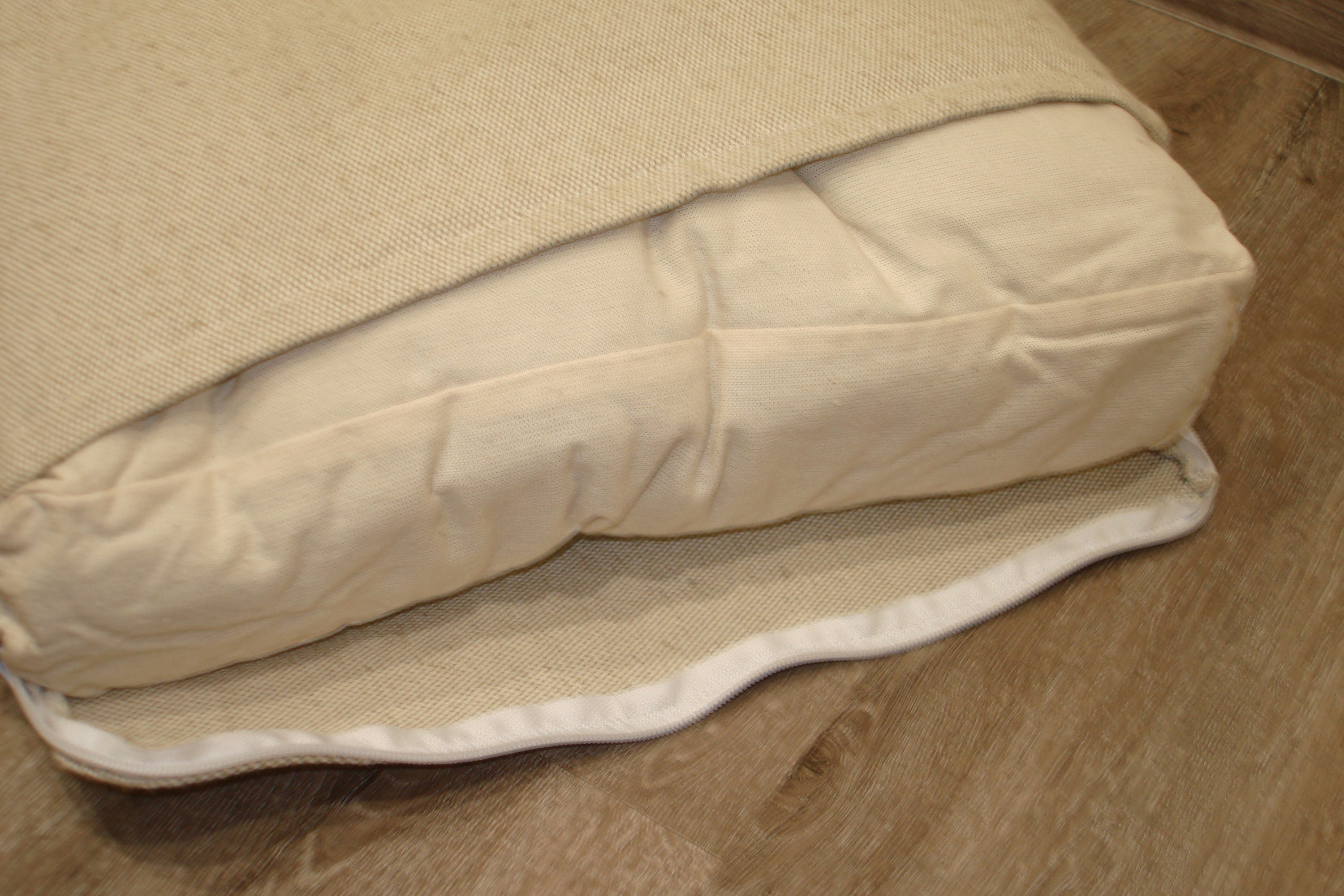 Organic Washable Pet Bed with Removable Blanket, Linen Cat Bed, Dog Bed with 2 Layers Hemp Filling, Removable Cover, Eco-Friendly Soft Bed for Pets