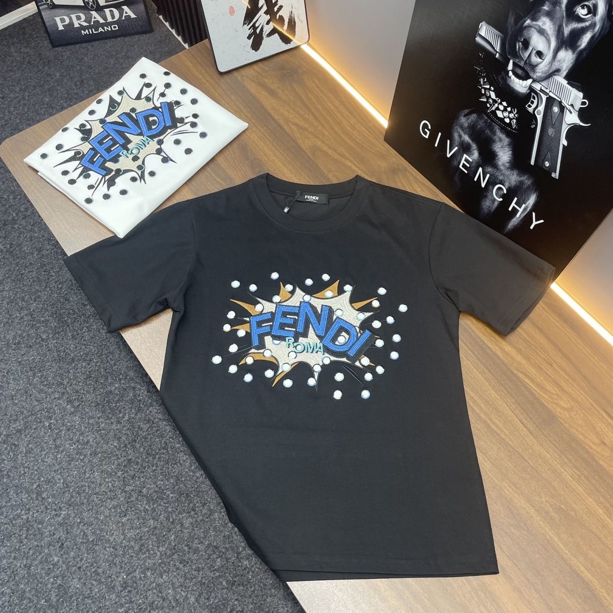 『S-2XL』帶刺繡的潮流圓領短袖上衣、休閒寬鬆版型、字母印花、男士短袖T恤