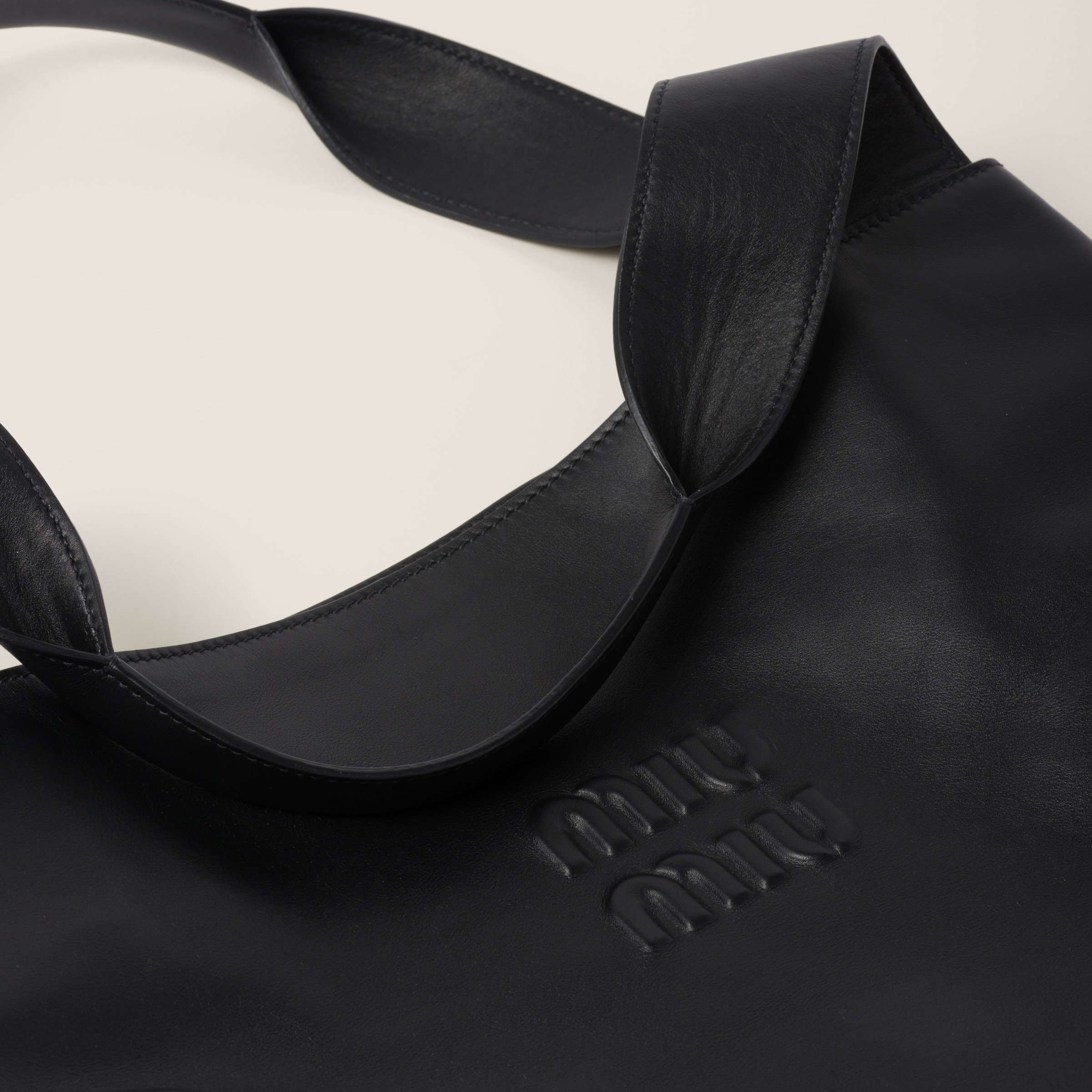 Miu Miu レザーホーボーバッグ