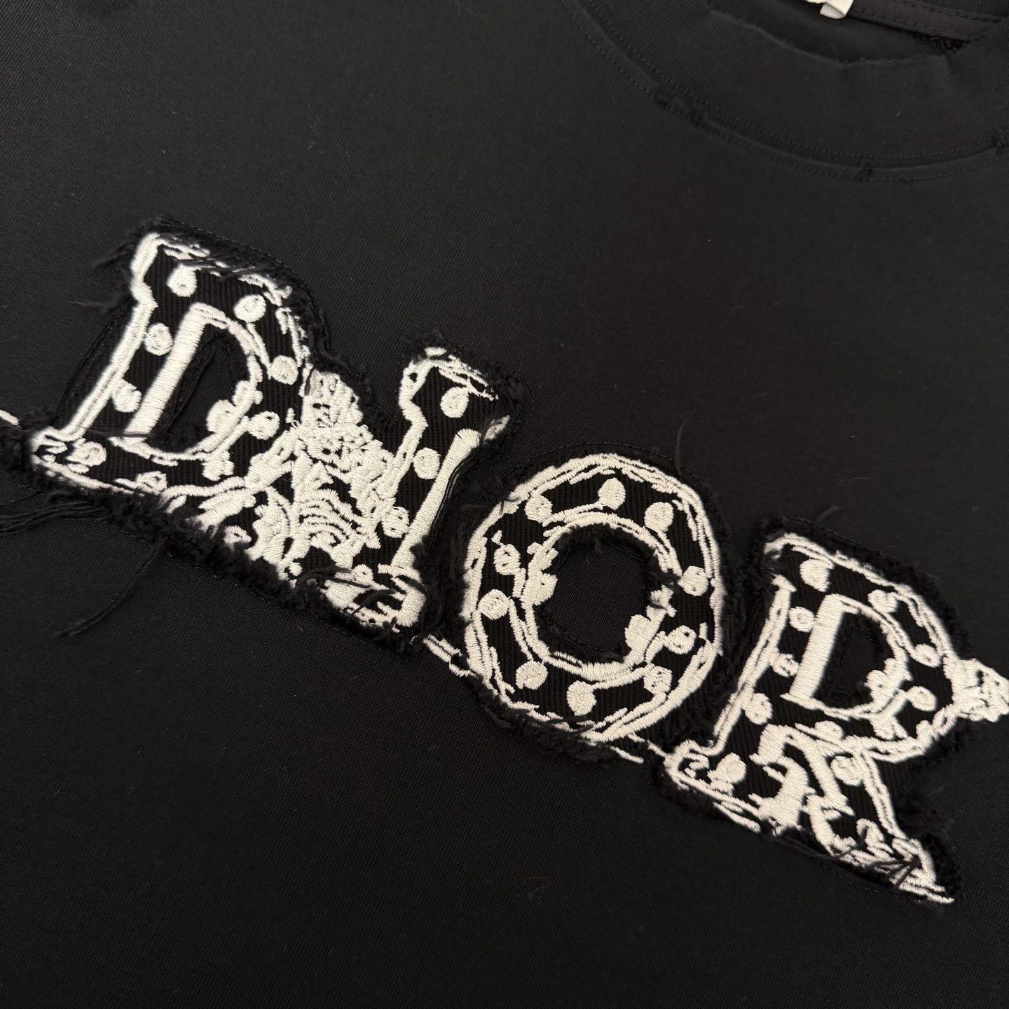 『M-2XL』メンズ 刺繍アップリケ半袖Tシャツ、人気のトレンドトップス