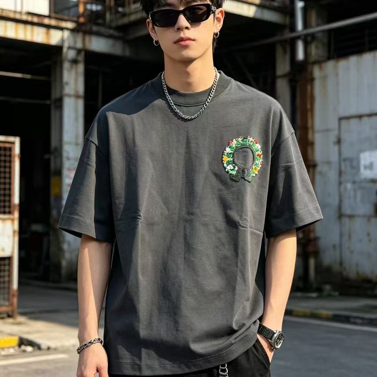 【L-4XL】夏物ラグジュアリー刺繍入りカップル用半袖Tシャツ