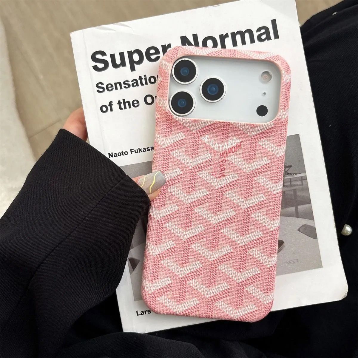 トレンドブランドのスマホケース、セミクローズドハードケース、プレミアムiPhoneケース