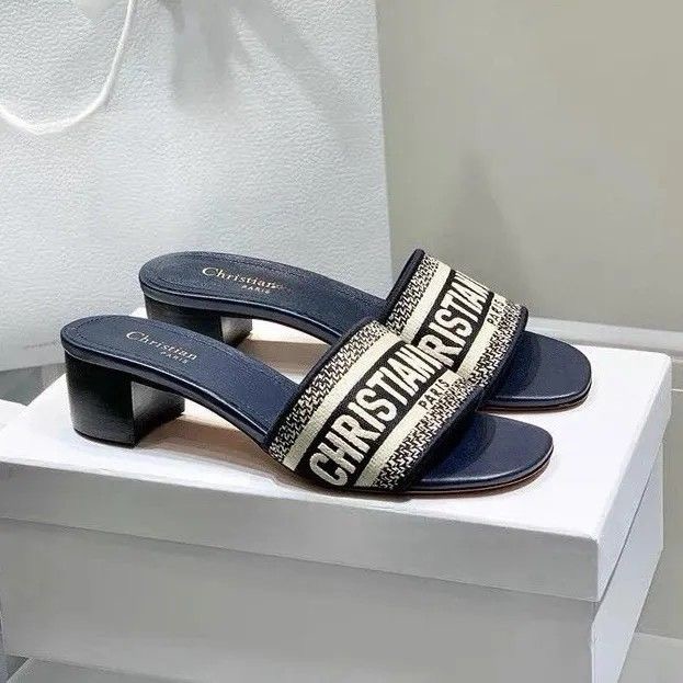 『35-41』洗練されたデザイン 大人可愛い リッチな仕上がり 合わせやすい 高品質 スリッパ
