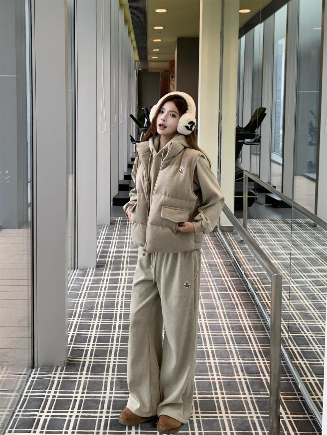女性用の新しい冬の暖かい服装（ベスト + フード付きスウェットシャツ + ズボン）