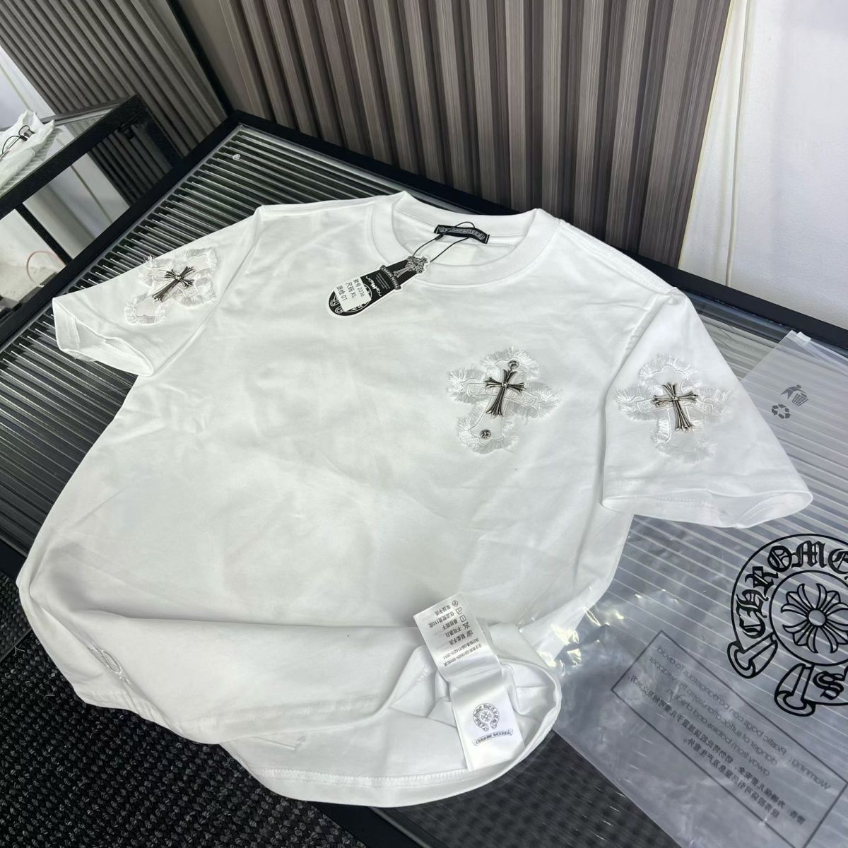 『L-4XL』夏物ラグジュアリー半袖カジュアル万能刺繍入りメンズTシャツ