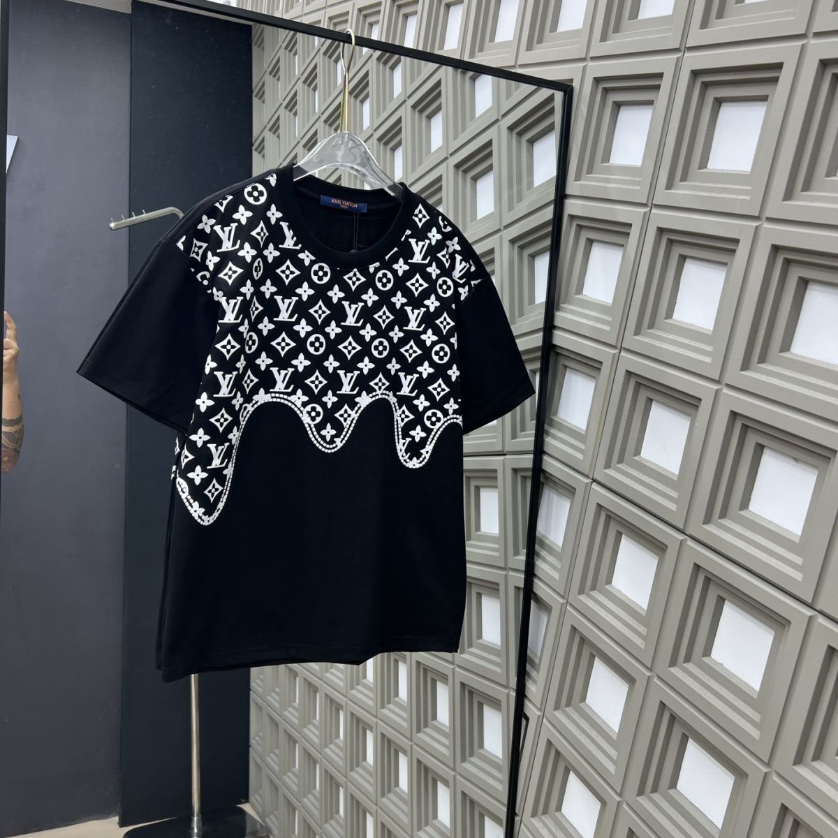 『L-4XL』新作のトレンディなプリント柄半袖Tシャツ、控えめな高級感