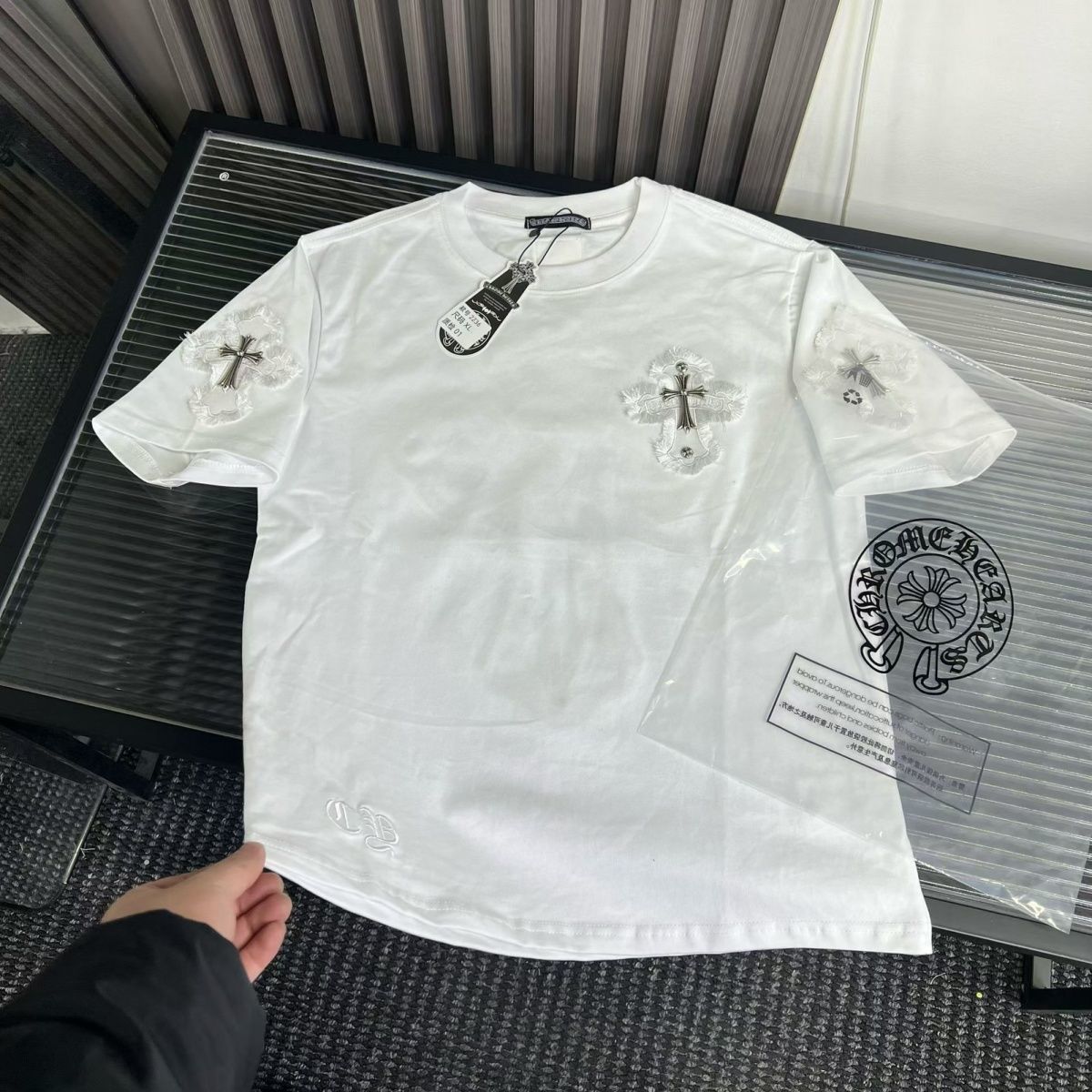 『L-4XL』夏物ラグジュアリー半袖カジュアル万能刺繍入りメンズTシャツ
