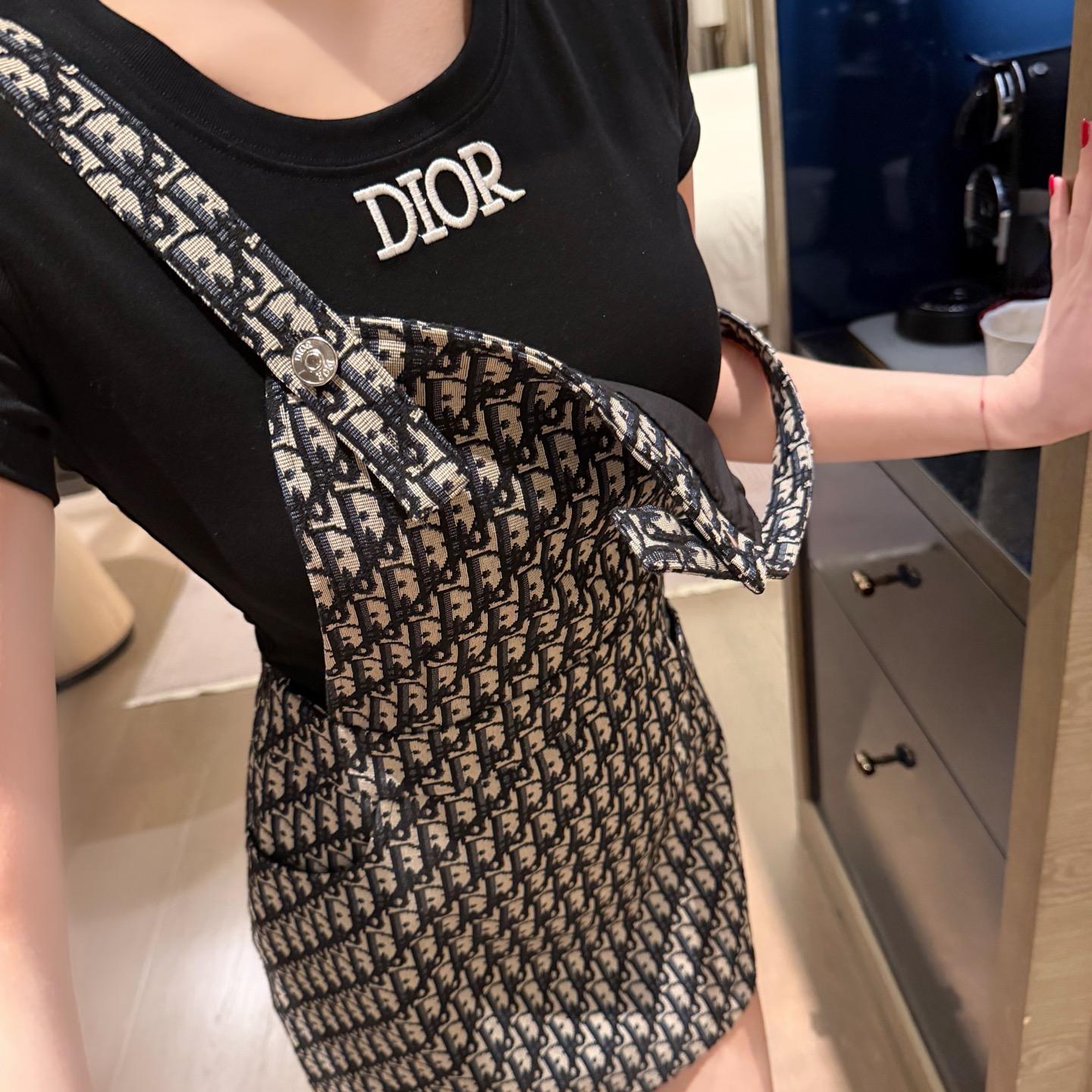 刺繍入りレター万能半袖Tシャツ
