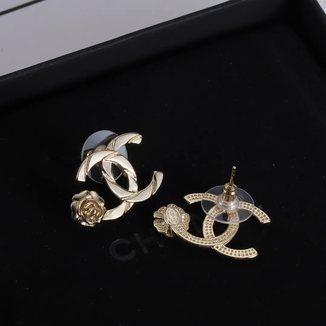シンプルで大人気 ファッション 花模様 ピアス