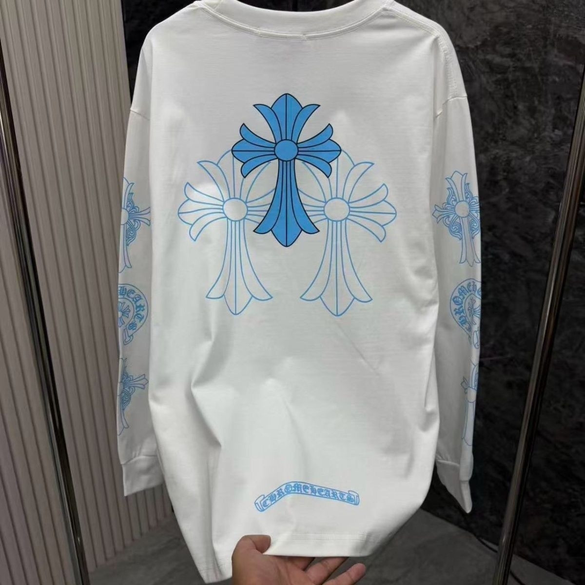 『S-2XL』男女兼用のスタイリッシュなプリント柄長袖ゆったりフィットTシャツ