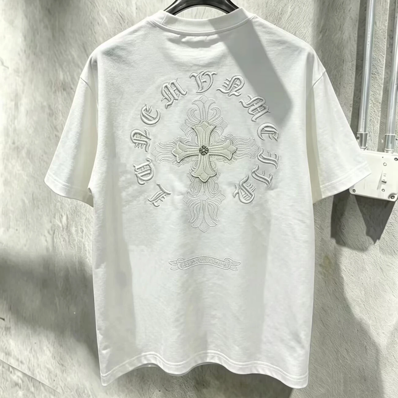 『M-4XL』新作の刺繍入り半袖ゆったりフィット、上質なピュアコットン素材のハーフスリーブトップス