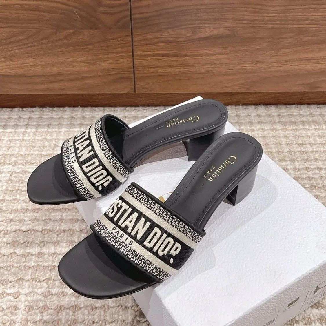 『35-41』洗練されたデザイン 大人可愛い リッチな仕上がり 合わせやすい 高品質 スリッパ