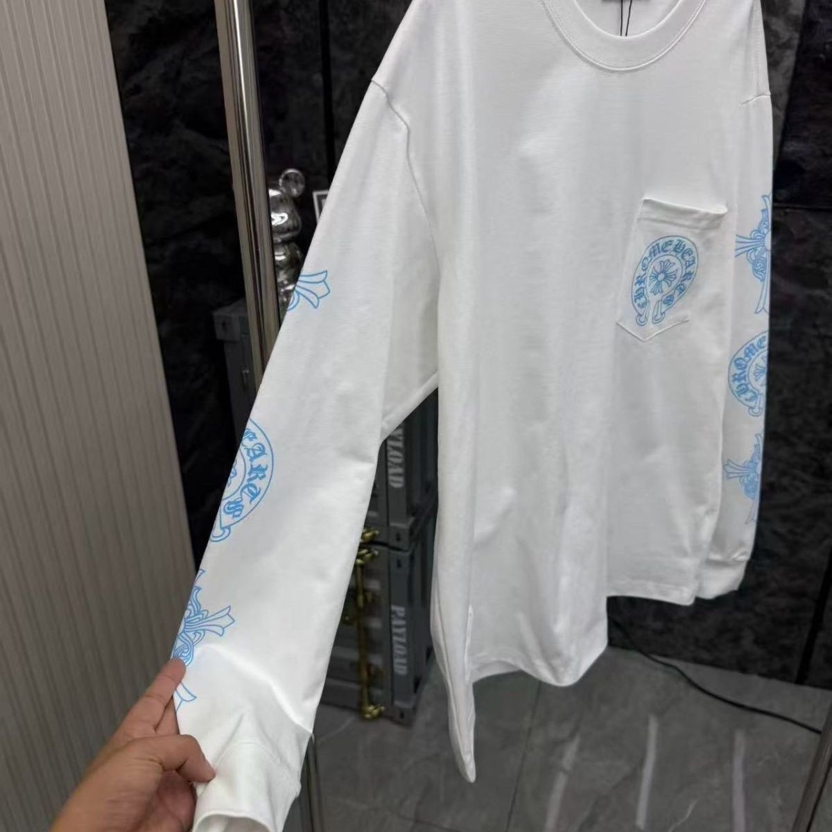 『S-2XL』男女兼用のスタイリッシュなプリント柄長袖ゆったりフィットTシャツ