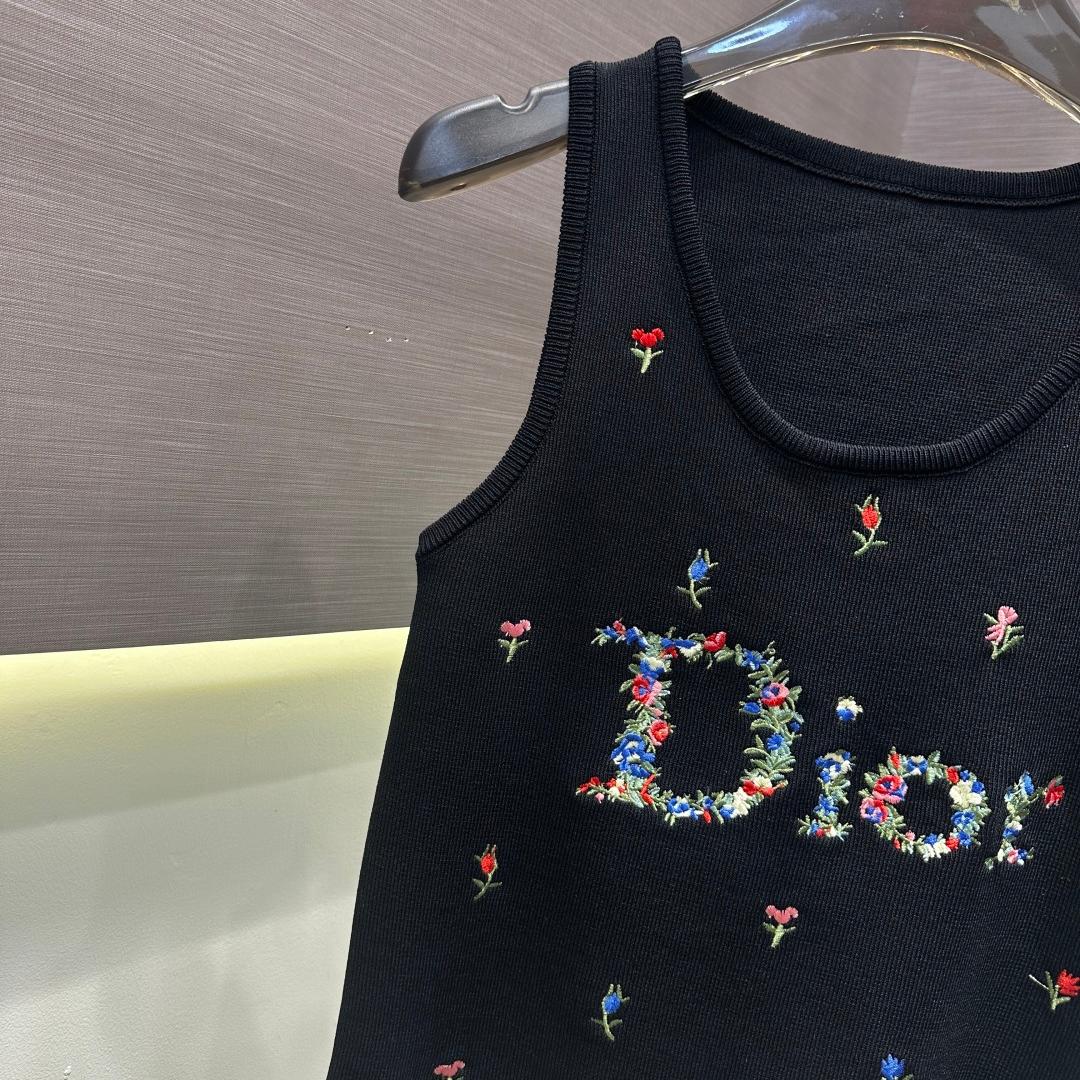 『フリーサイズ』丈夫な刺繍入り花柄ニットベスト
