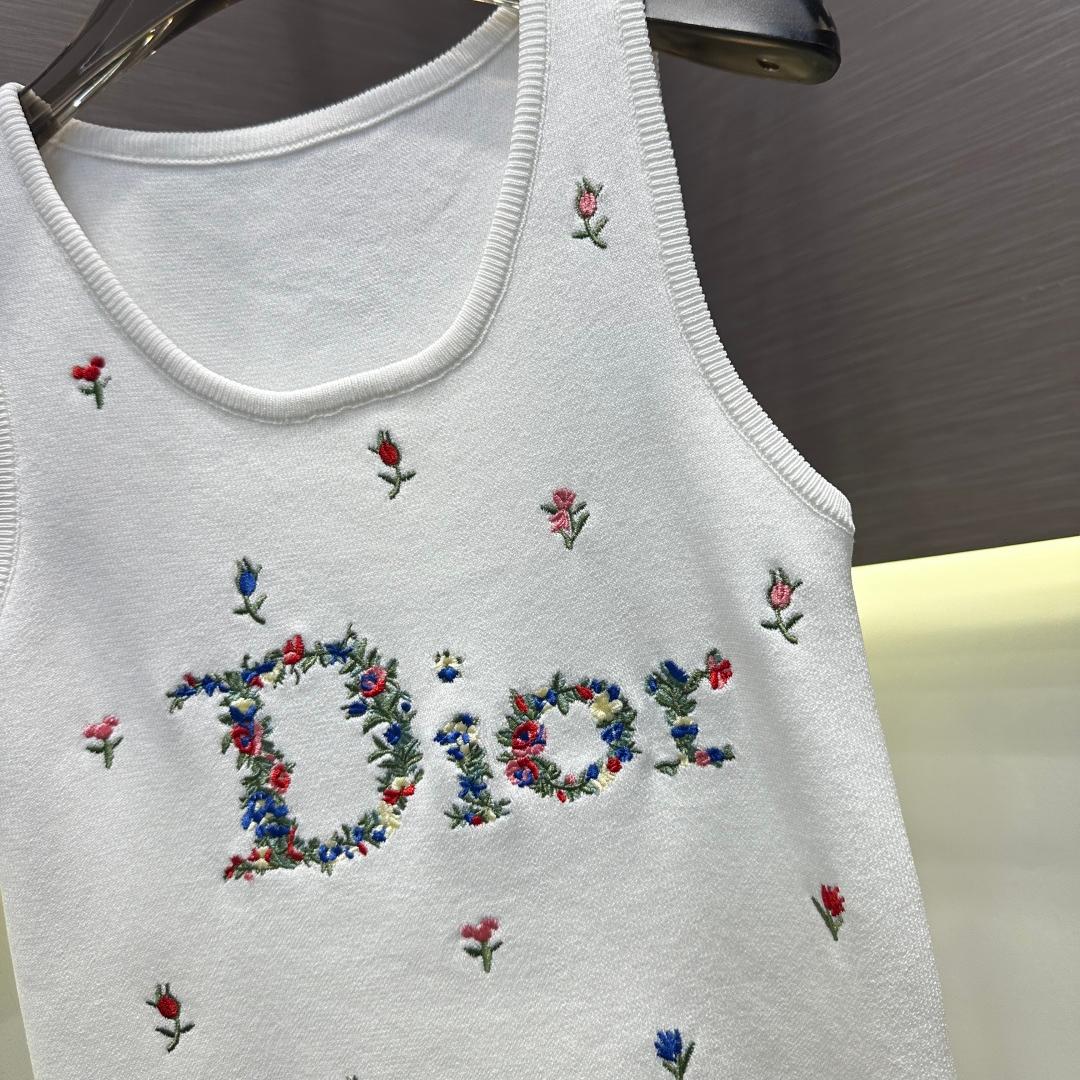 『フリーサイズ』丈夫な刺繍入り花柄ニットベスト