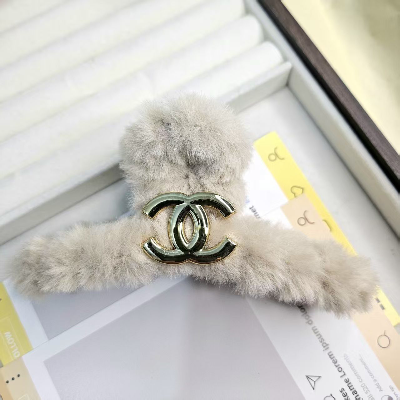 売り切れ必至 大注目 ファッション ふわふわ 繊細 ヘアクリップ